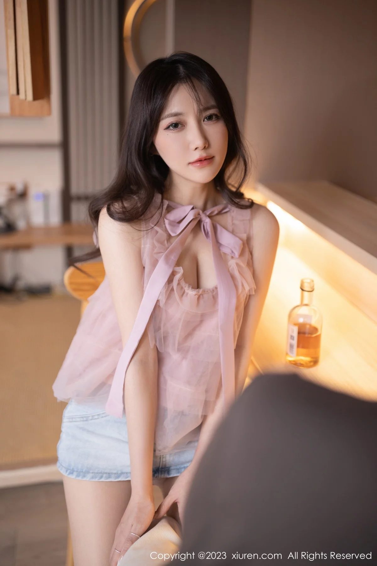 [[XiuRen秀人网]秀人网]No.6100_模特鱼子酱Fish浅粉色上衣配牛仔短裙露性感粉色内衣诱惑写真85P