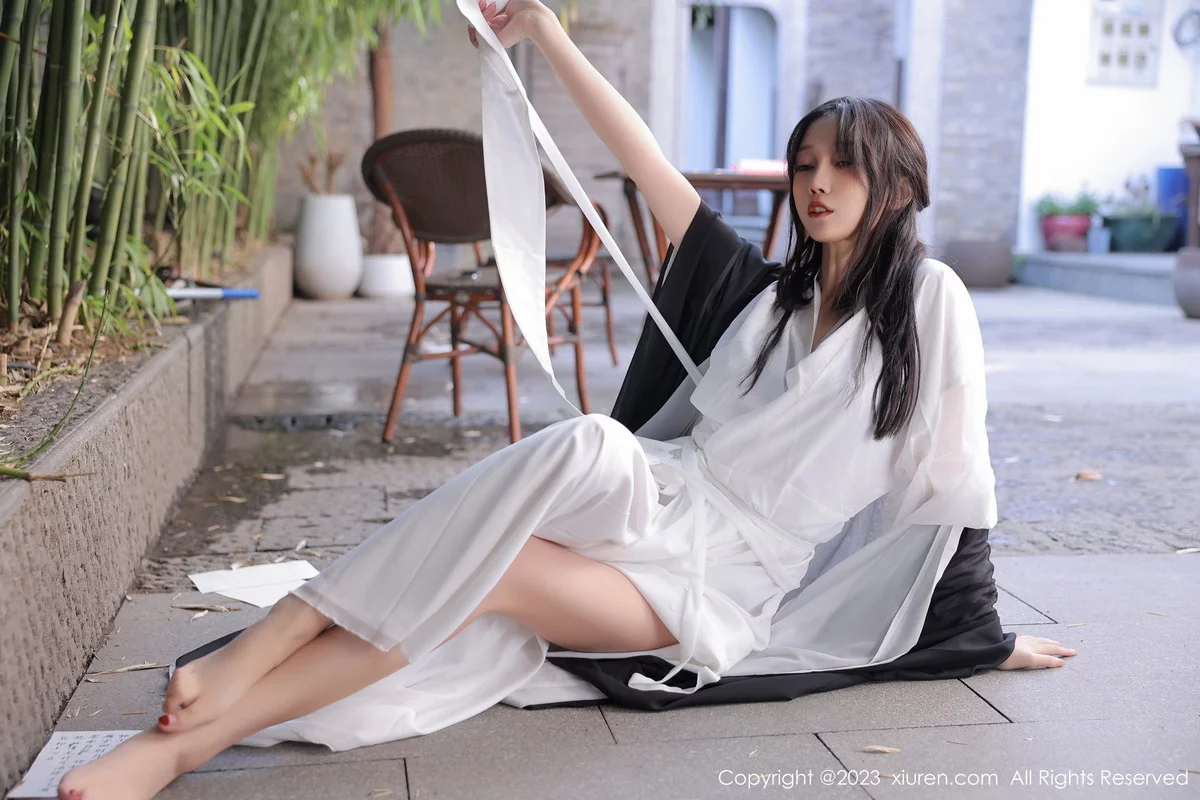 [[XiuRen秀人网]秀人网]No.6094_模特玥儿玥er海南旅拍脱白色古装服饰露性感内衣撩人诱惑写真55P