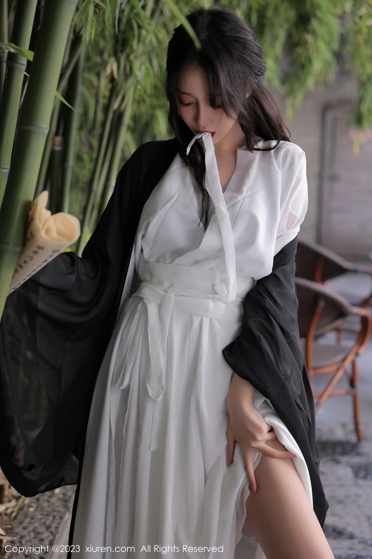 [[XiuRen秀人网]秀人网]No.6094_模特玥儿玥er海南旅拍脱白色古装服饰露性感内衣撩人诱惑写真55P