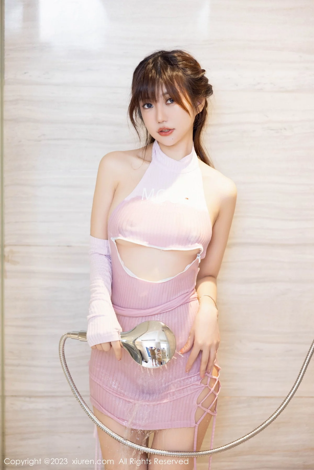 [[XiuRen秀人网]秀人网]No.6097_女神绮里嘉ula浴室性感粉色连衣短裙湿身秀完美身材诱惑写真81P