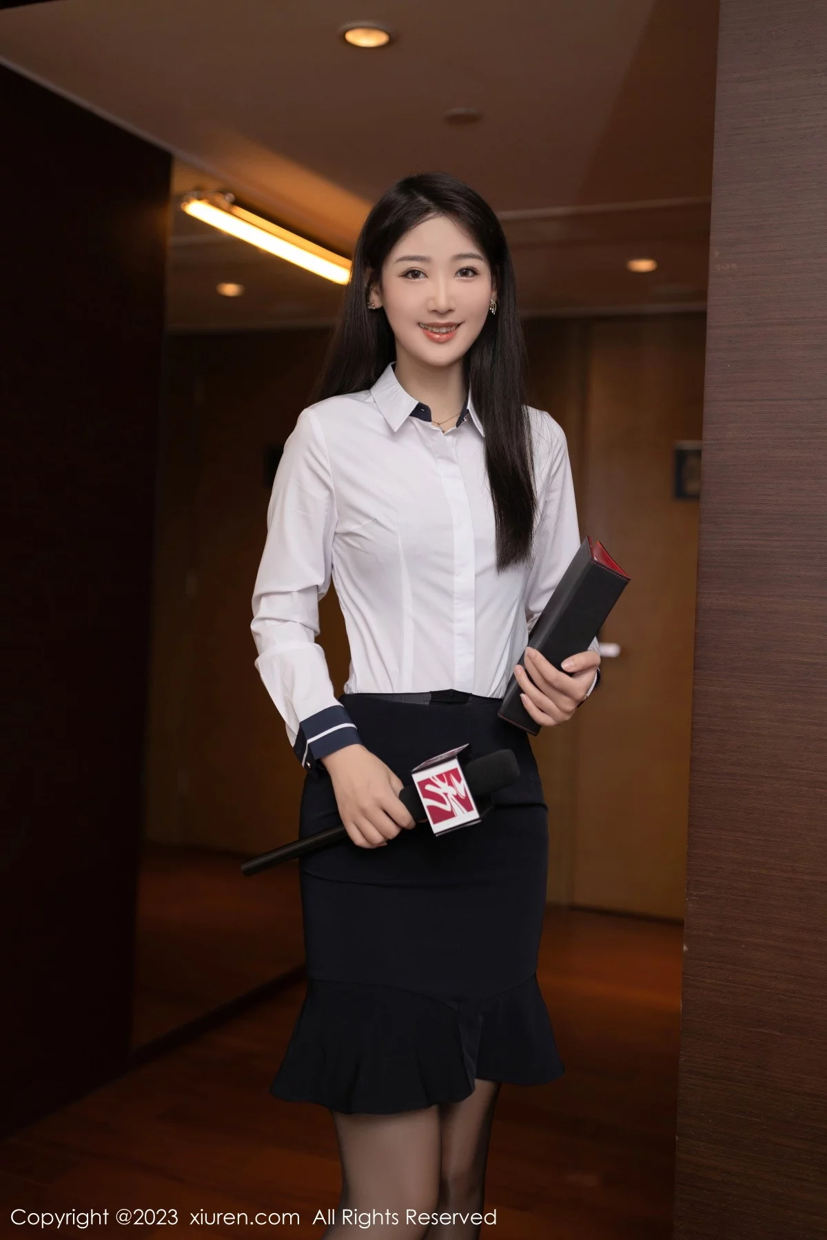 [[XiuRen秀人网]秀人网]No.6106_模特唐安琪独家采访主题性感白T配黑色短裙露蕾丝内衣诱惑写真81P