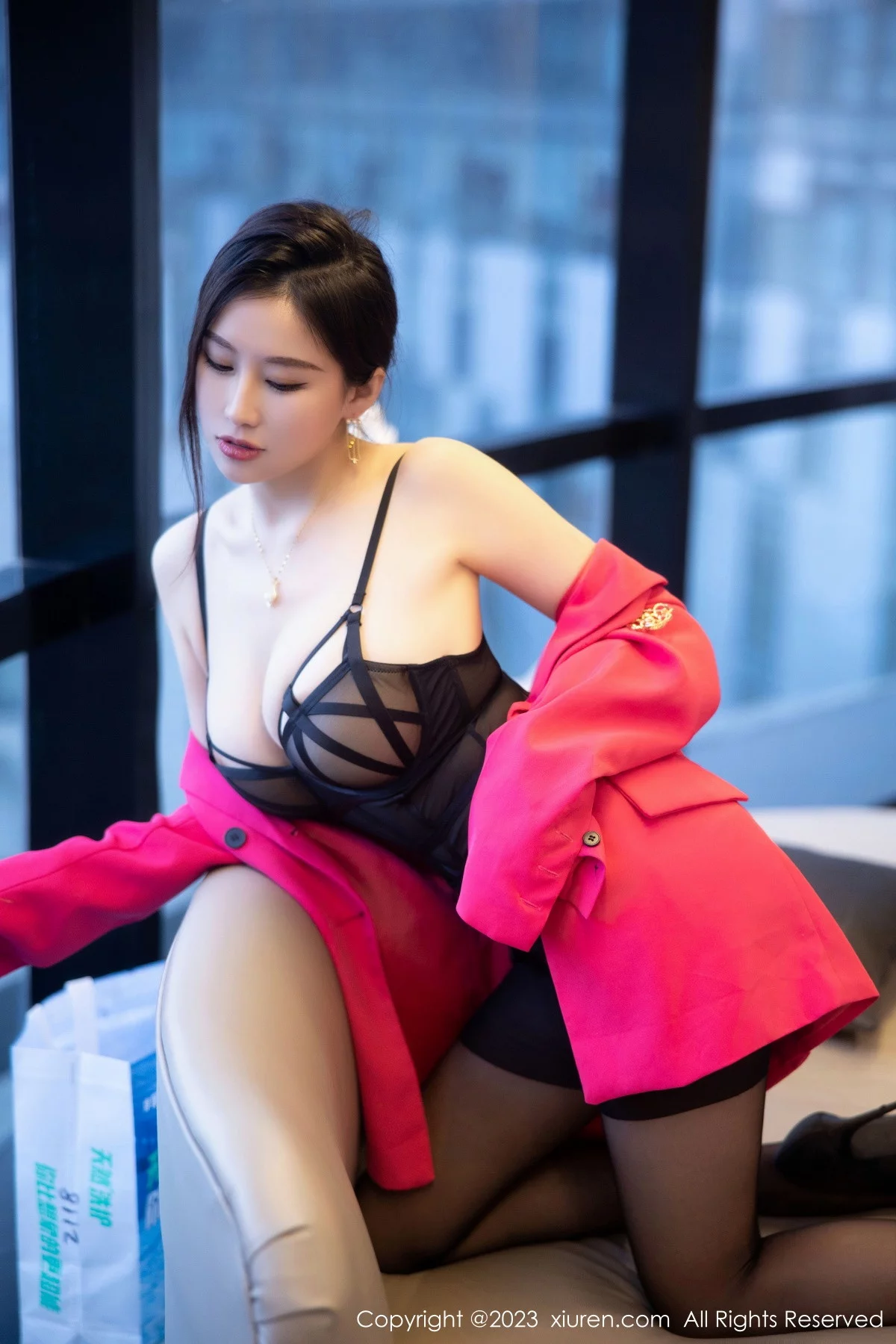 [[XiuRen秀人网]秀人网]No.6103_模特月音瞳性感黑色情趣吊带服配超薄黑丝秀雪峰美腿诱惑写真93P