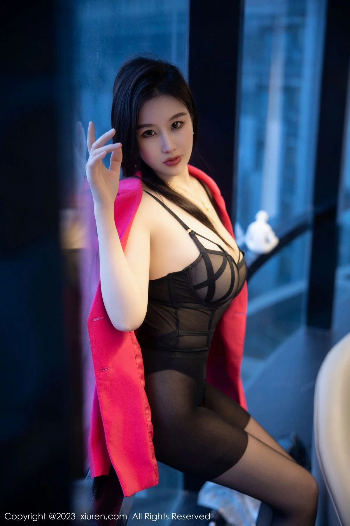 [[XiuRen秀人网]秀人网]No.6103_模特月音瞳性感黑色情趣吊带服配超薄黑丝秀雪峰美腿诱惑写真93P