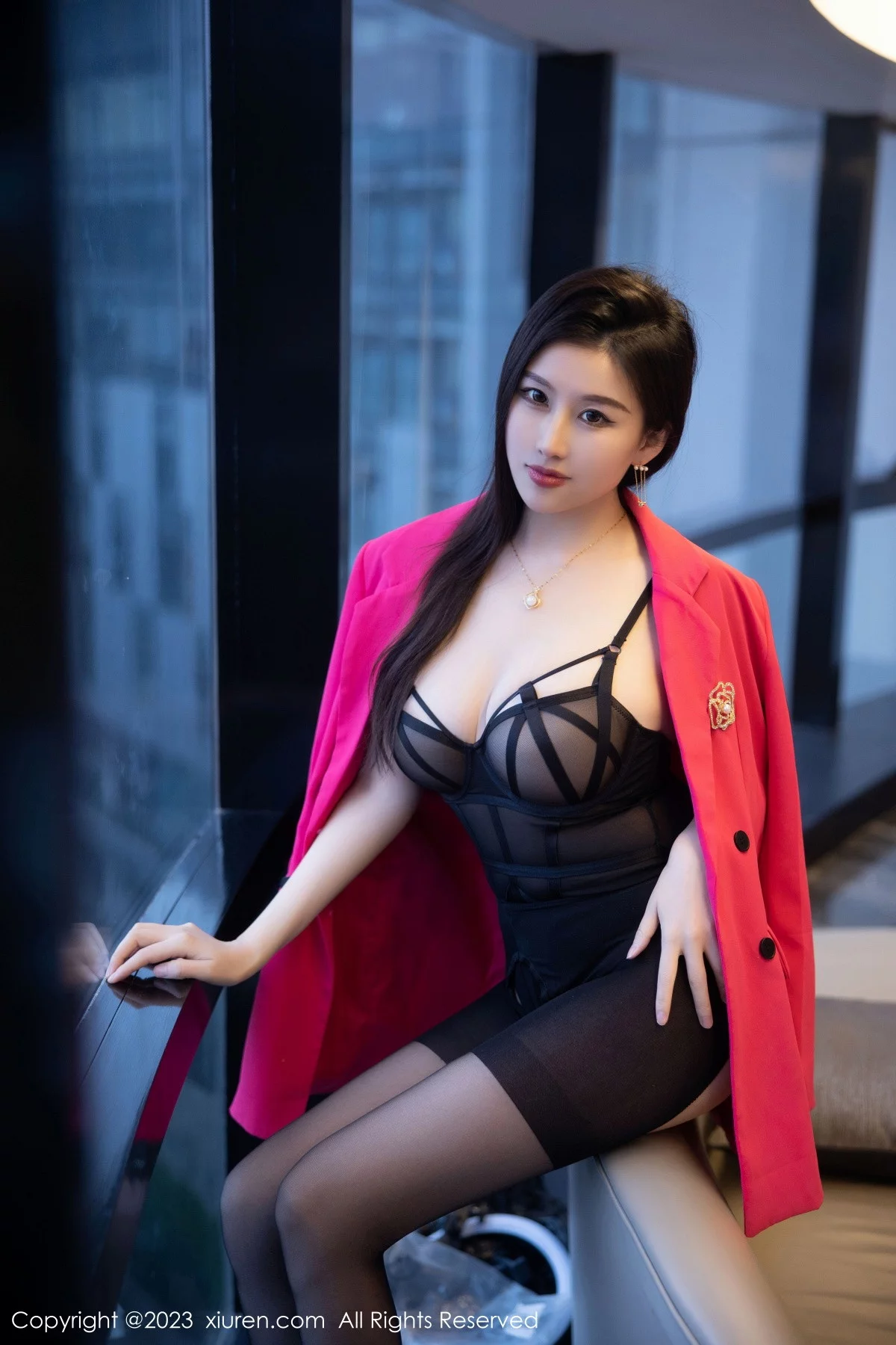 [[XiuRen秀人网]秀人网]No.6103_模特月音瞳性感黑色情趣吊带服配超薄黑丝秀雪峰美腿诱惑写真93P