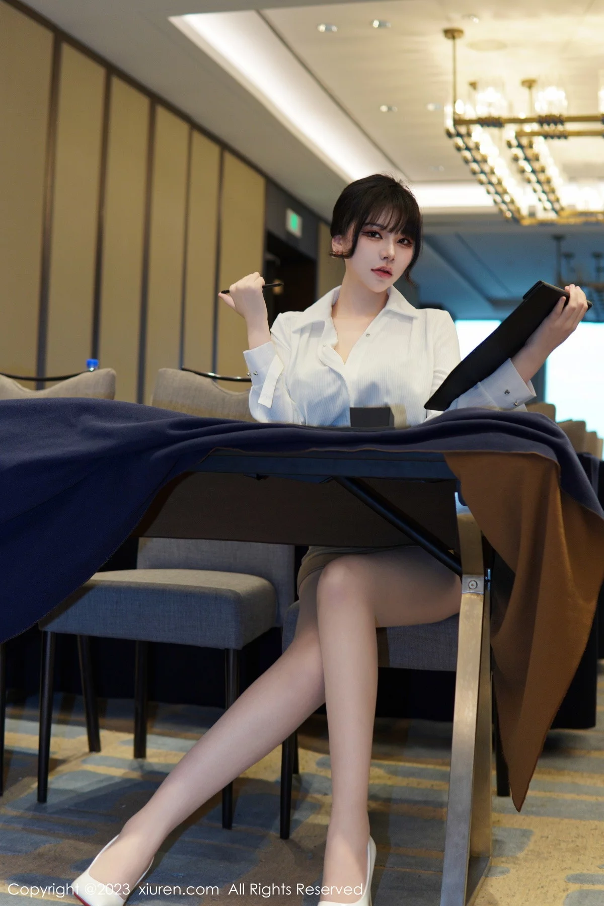 [[XiuRen秀人网]秀人网]No.6111_模特桃桃子_性感白T配黄色短裙露蕾丝内衣配开档肉丝诱惑写真86P