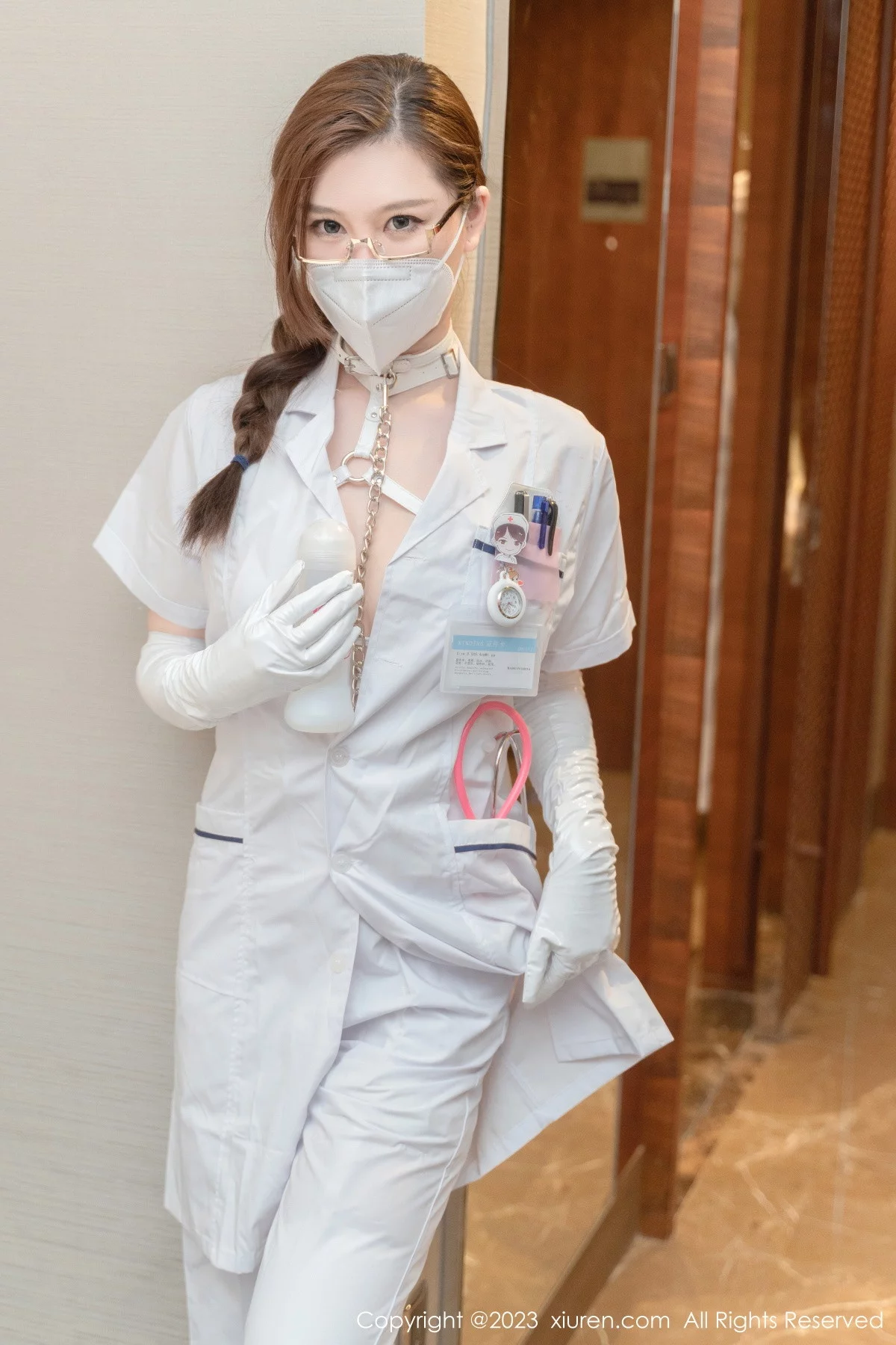 [[XiuRen秀人网]秀人网]No.6108_模特顾乔楠Cora阳朔旅拍脱护士服露皮质情趣内衣惹火诱惑写真65P