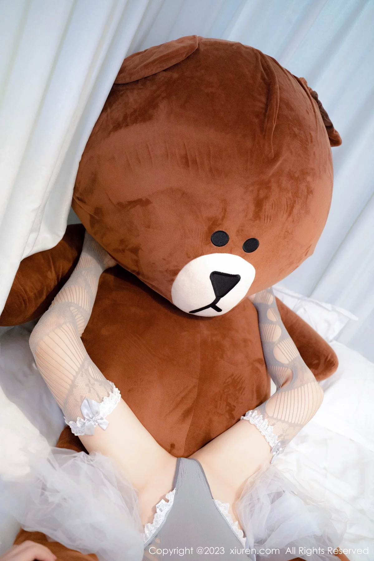 [[XiuRen秀人网]秀人网]No.6109_模特婠婠么性感灰色轻透连体衣配灰色丝袜秀曼妙身姿诱惑写真72P