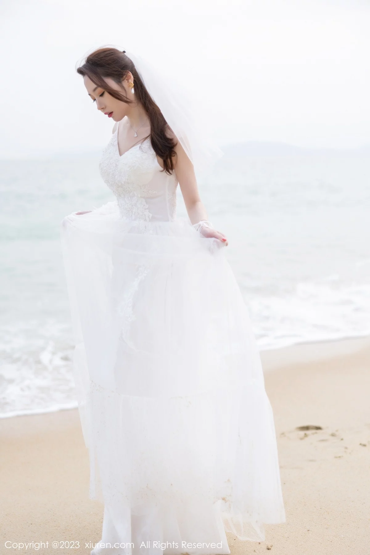 [[XiuRen秀人网]秀人网]No.6120_模特梦心玥性感白色婚纱服饰配白丝袜秀高挑身姿迷人诱惑写真87P