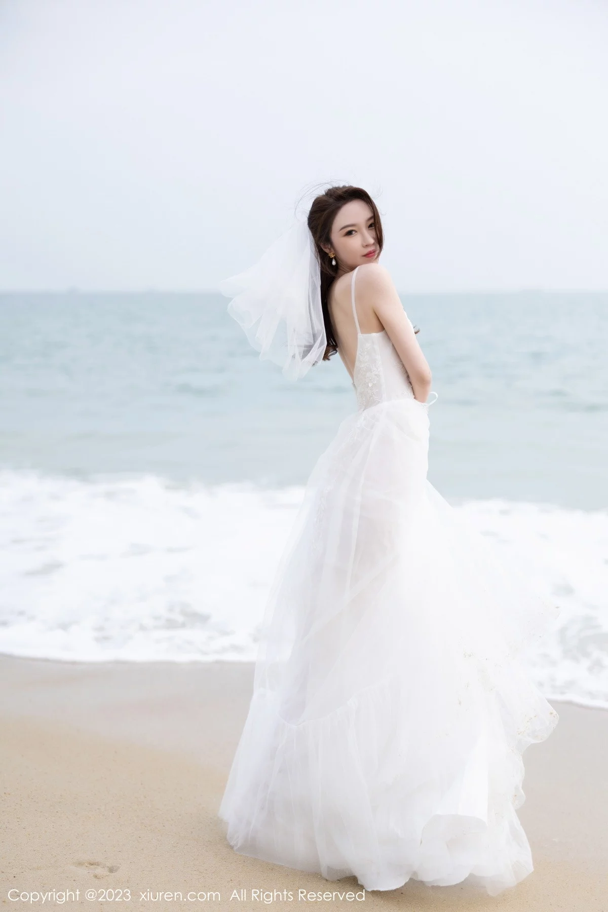 [[XiuRen秀人网]秀人网]No.6120_模特梦心玥性感白色婚纱服饰配白丝袜秀高挑身姿迷人诱惑写真87P