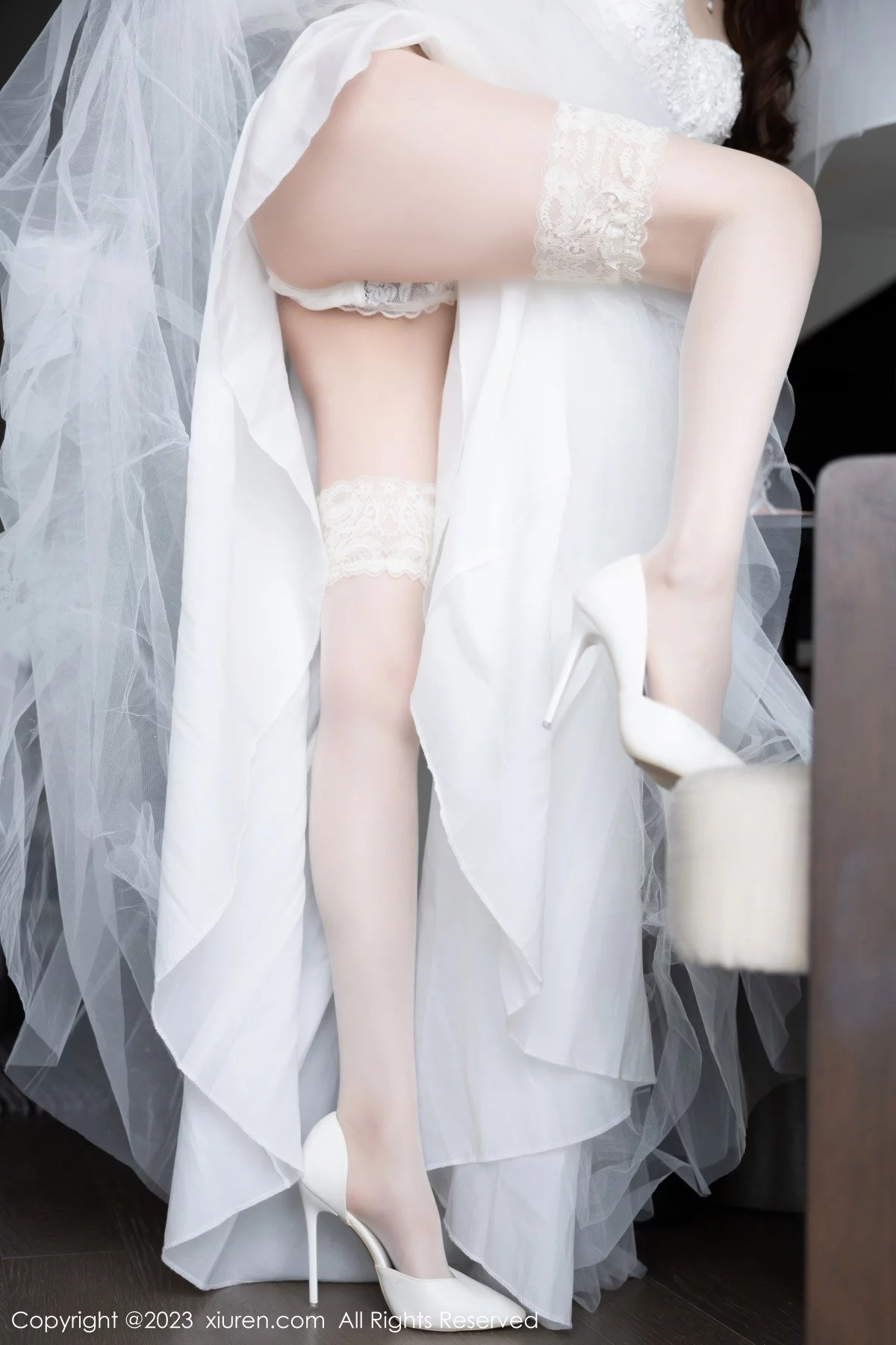 [[XiuRen秀人网]秀人网]No.6120_模特梦心玥性感白色婚纱服饰配白丝袜秀高挑身姿迷人诱惑写真87P