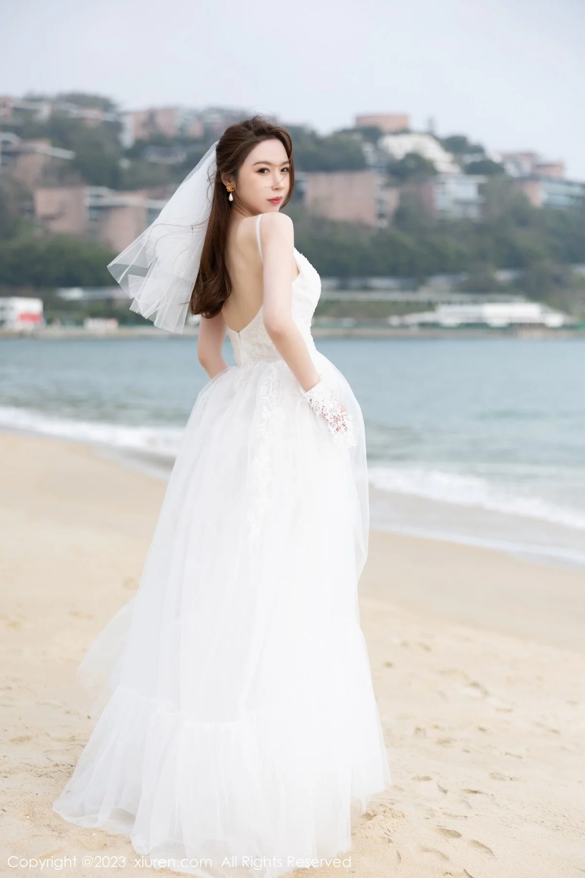 [[XiuRen秀人网]秀人网]No.6120_模特梦心玥性感白色婚纱服饰配白丝袜秀高挑身姿迷人诱惑写真87P