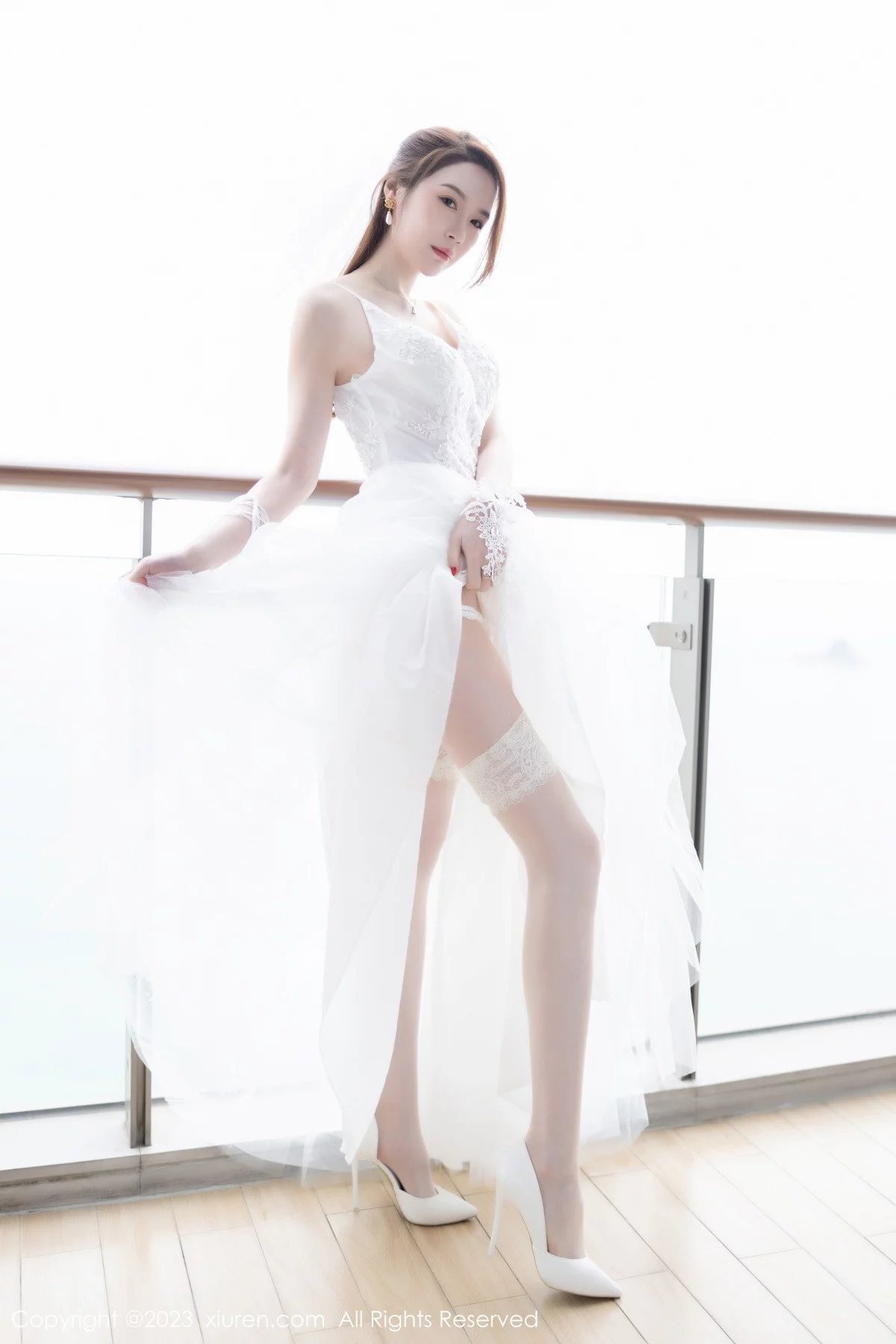 [[XiuRen秀人网]秀人网]No.6120_模特梦心玥性感白色婚纱服饰配白丝袜秀高挑身姿迷人诱惑写真87P