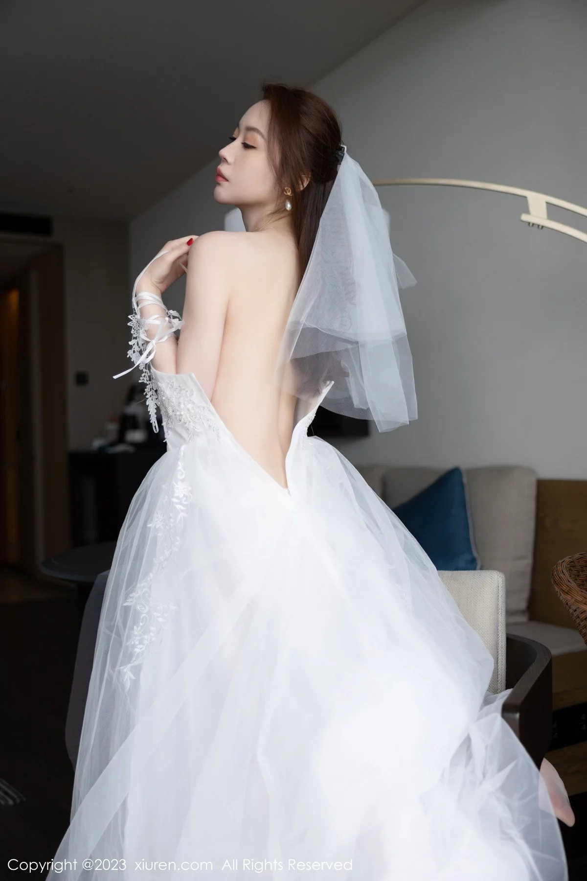 [[XiuRen秀人网]秀人网]No.6120_模特梦心玥性感白色婚纱服饰配白丝袜秀高挑身姿迷人诱惑写真87P