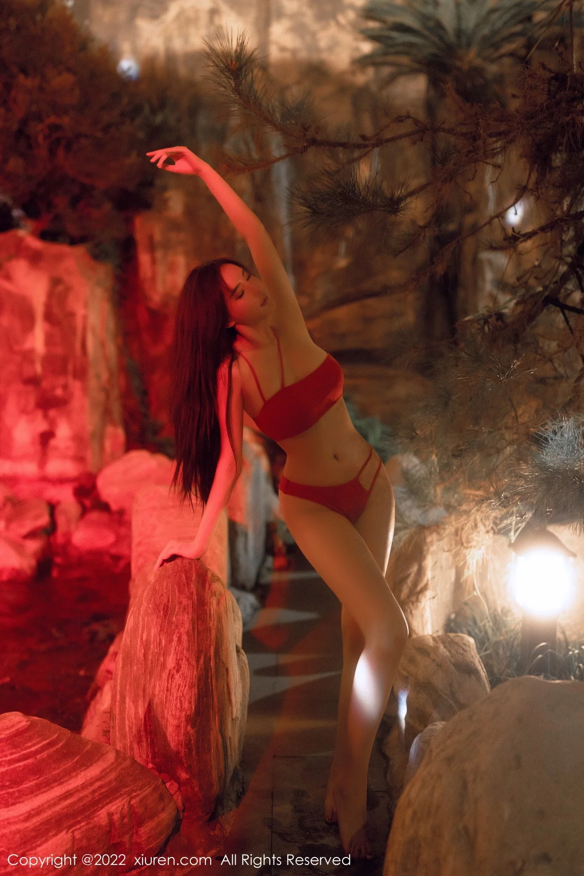 [[XiuRen秀人网]秀人网]No.6014_女神Carol周妍希温泉场景性感红色比基尼秀丰满身材诱惑写真58P