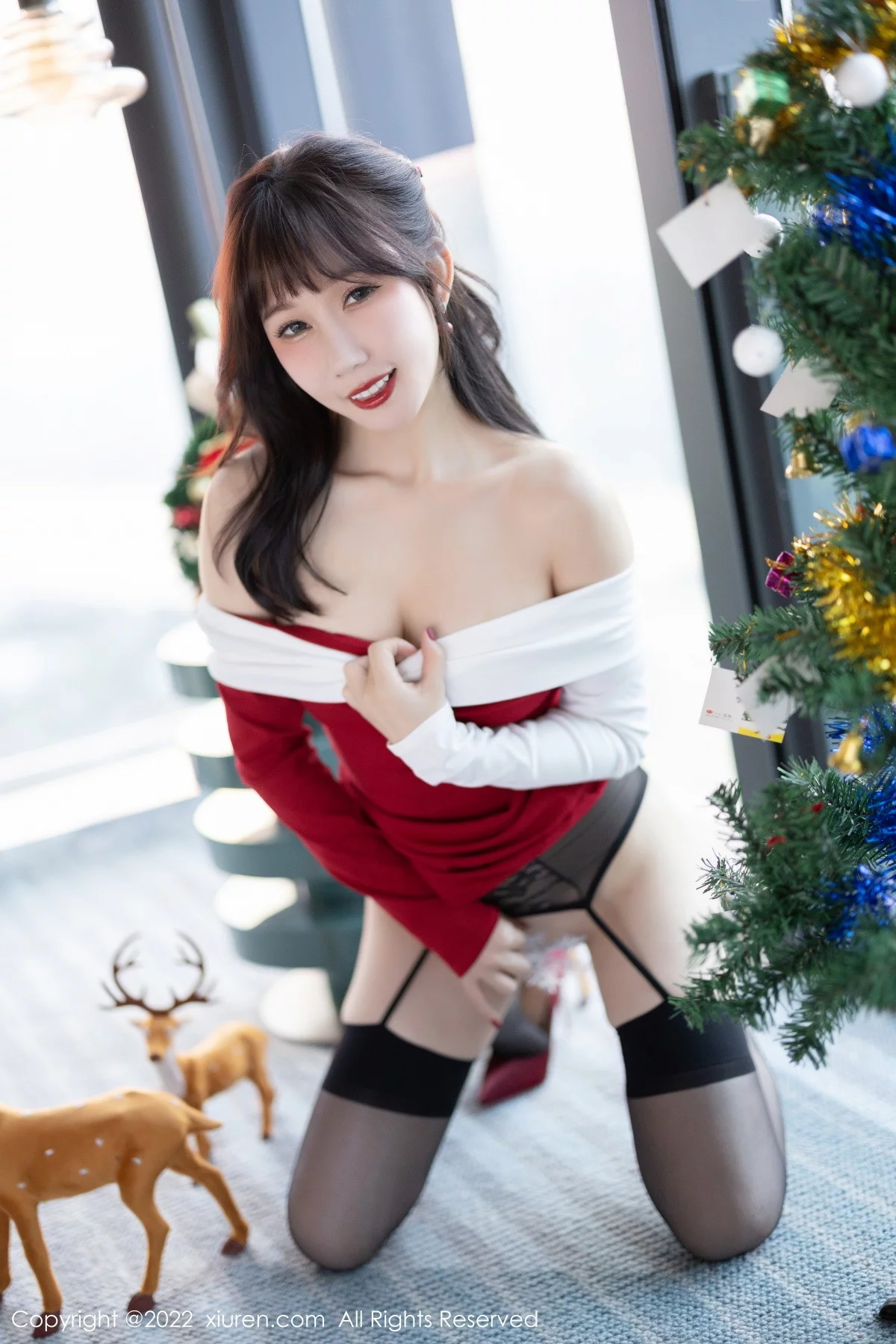 [[XiuRen秀人网]秀人网]No.6015_模特波巧酱海南岛旅拍圣诞主题性感红色情趣内衣惹火诱惑写真83P