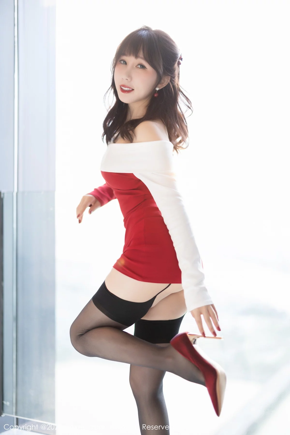 [[XiuRen秀人网]秀人网]No.6015_模特波巧酱海南岛旅拍圣诞主题性感红色情趣内衣惹火诱惑写真83P