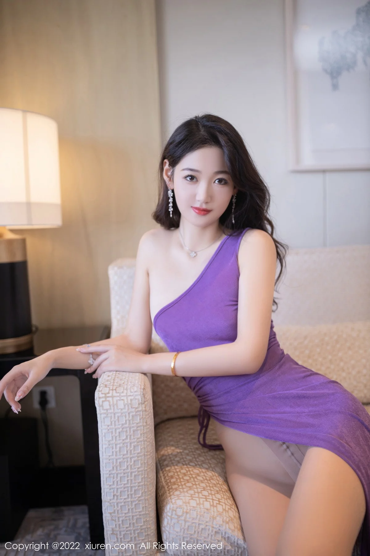 [[XiuRen秀人网]秀人网]No.6017_模特唐安琪性感紫色露肩长裙半撩露超薄无内肉丝惹火诱惑写真80P