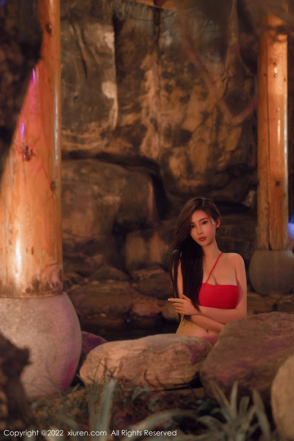 [[XiuRen秀人网]秀人网]No.6014_女神Carol周妍希温泉场景性感红色比基尼秀丰满身材诱惑写真58P