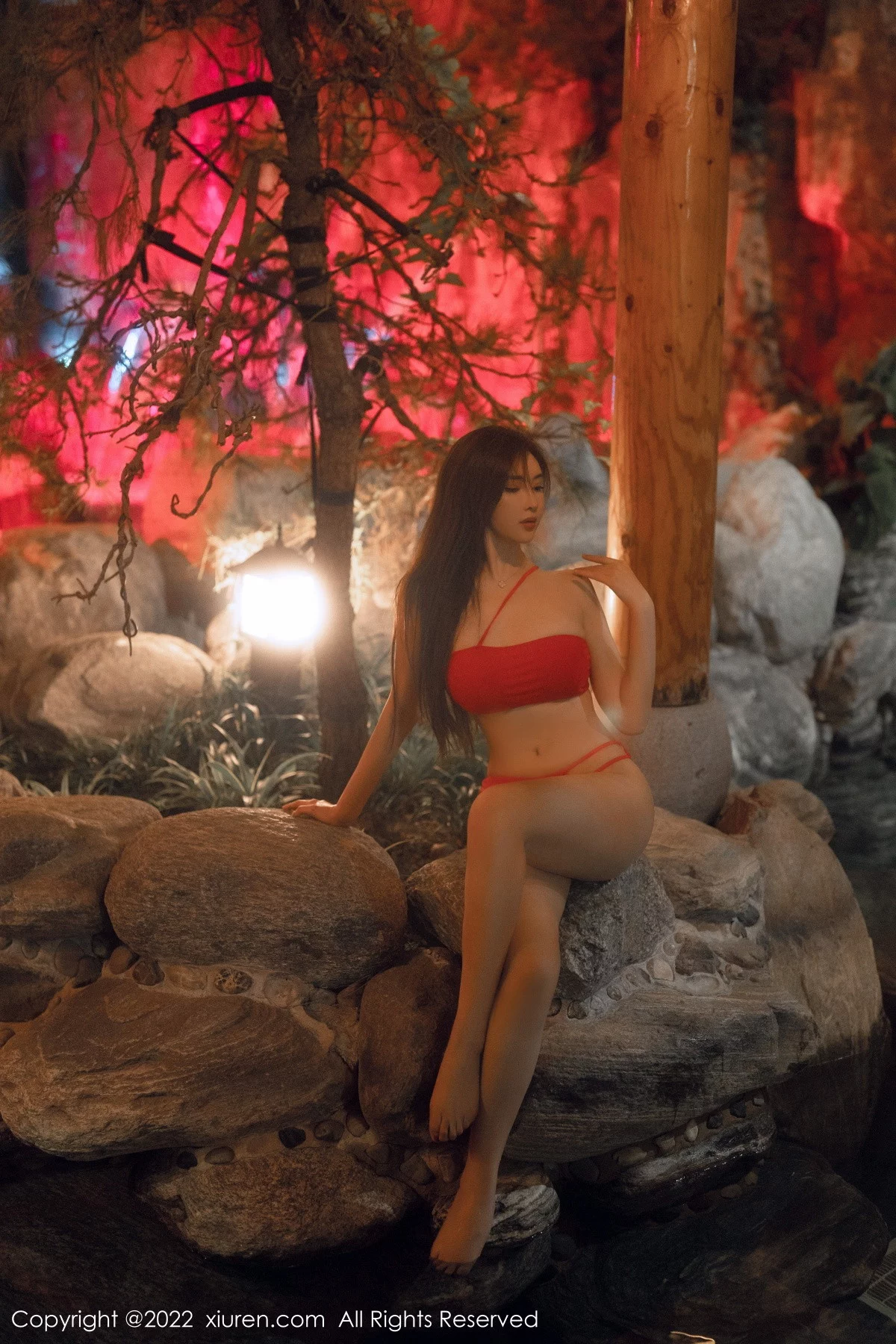 [[XiuRen秀人网]秀人网]No.6014_女神Carol周妍希温泉场景性感红色比基尼秀丰满身材诱惑写真58P