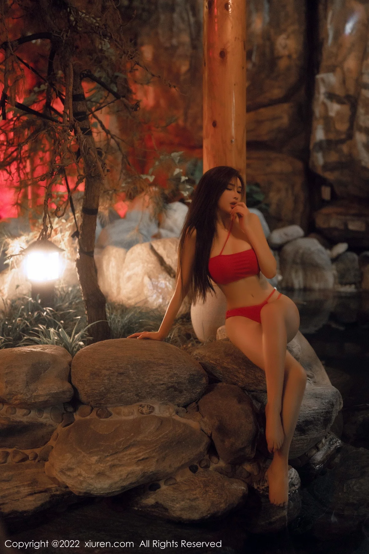 [[XiuRen秀人网]秀人网]No.6014_女神Carol周妍希温泉场景性感红色比基尼秀丰满身材诱惑写真58P