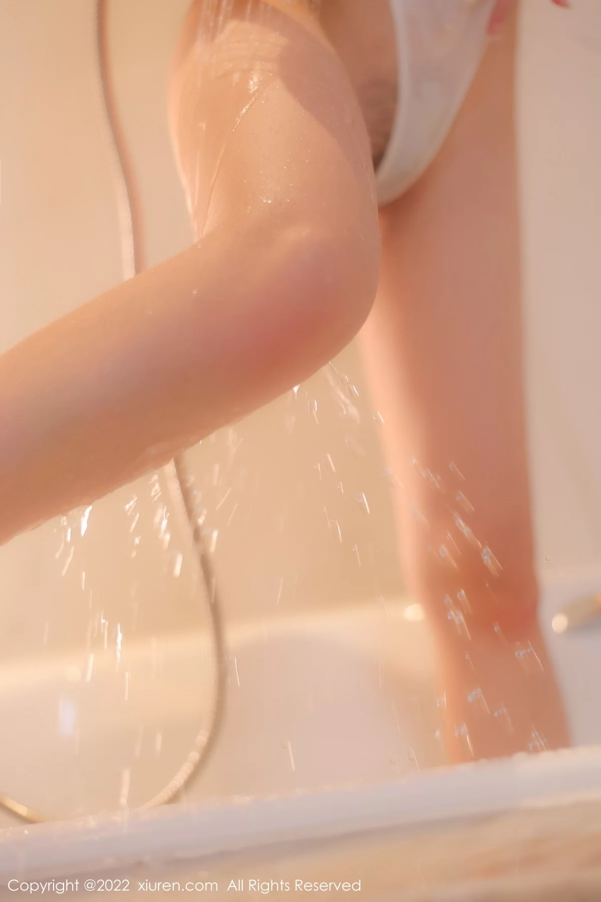 [[XiuRen秀人网]秀人网]No.6013_模特美七Mia浴缸场景性感白色轻透服饰秀惹火身材撩人诱惑写真69P