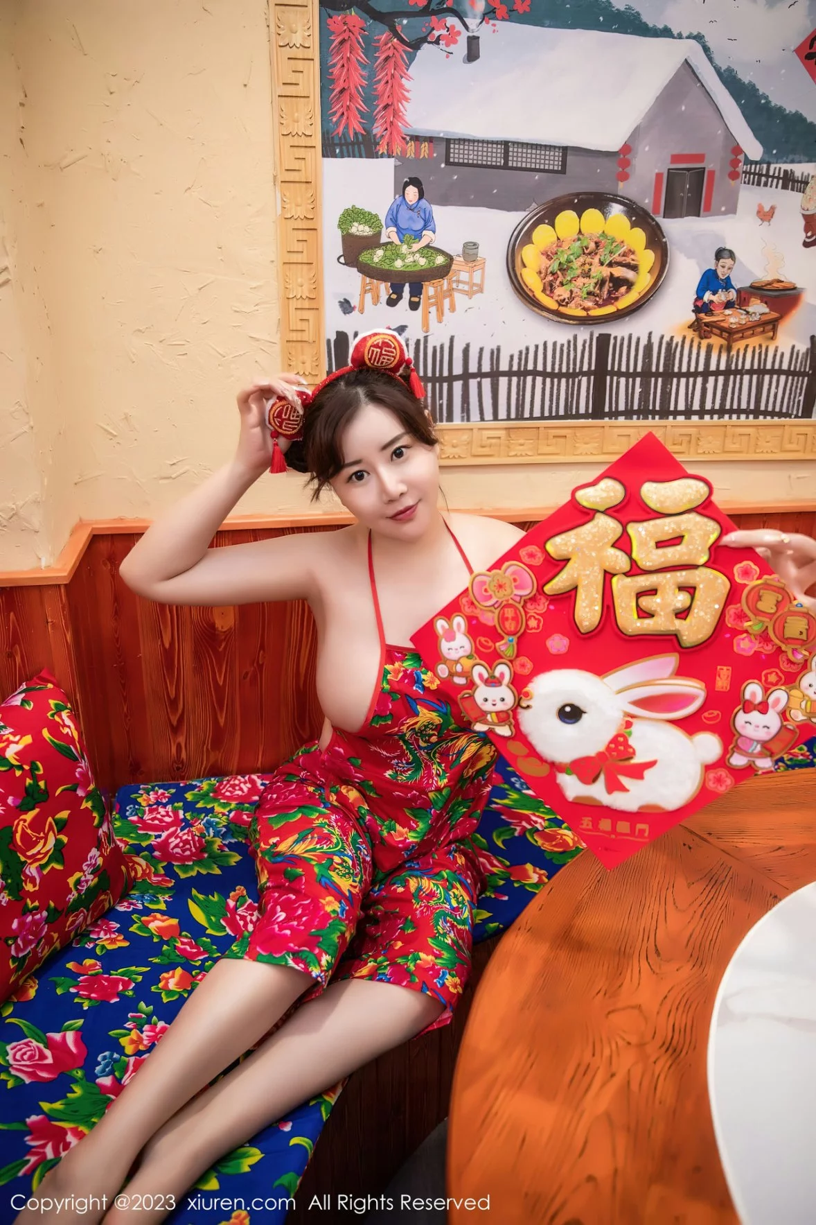 [[XiuRen秀人网]秀人网]No.6121_模特王婉悠Queen餐桌场景东北大花布布兜秀惹火身材诱惑写真51P