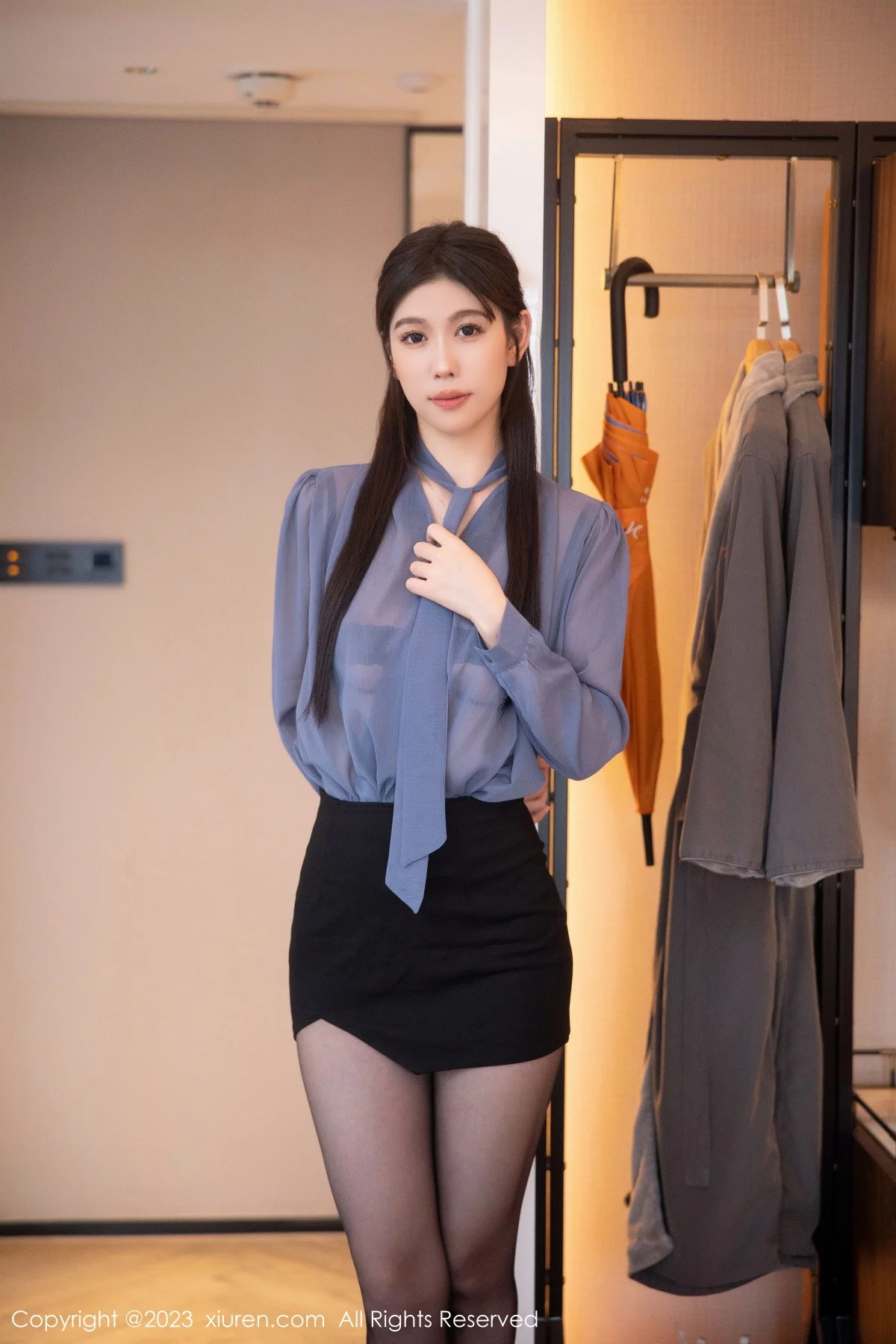 [[XiuRen秀人网]秀人网]No.6122_模特李雅柔蓝色薄纱上衣配黑短裙露黑色内衣超薄黑丝诱惑写真62P