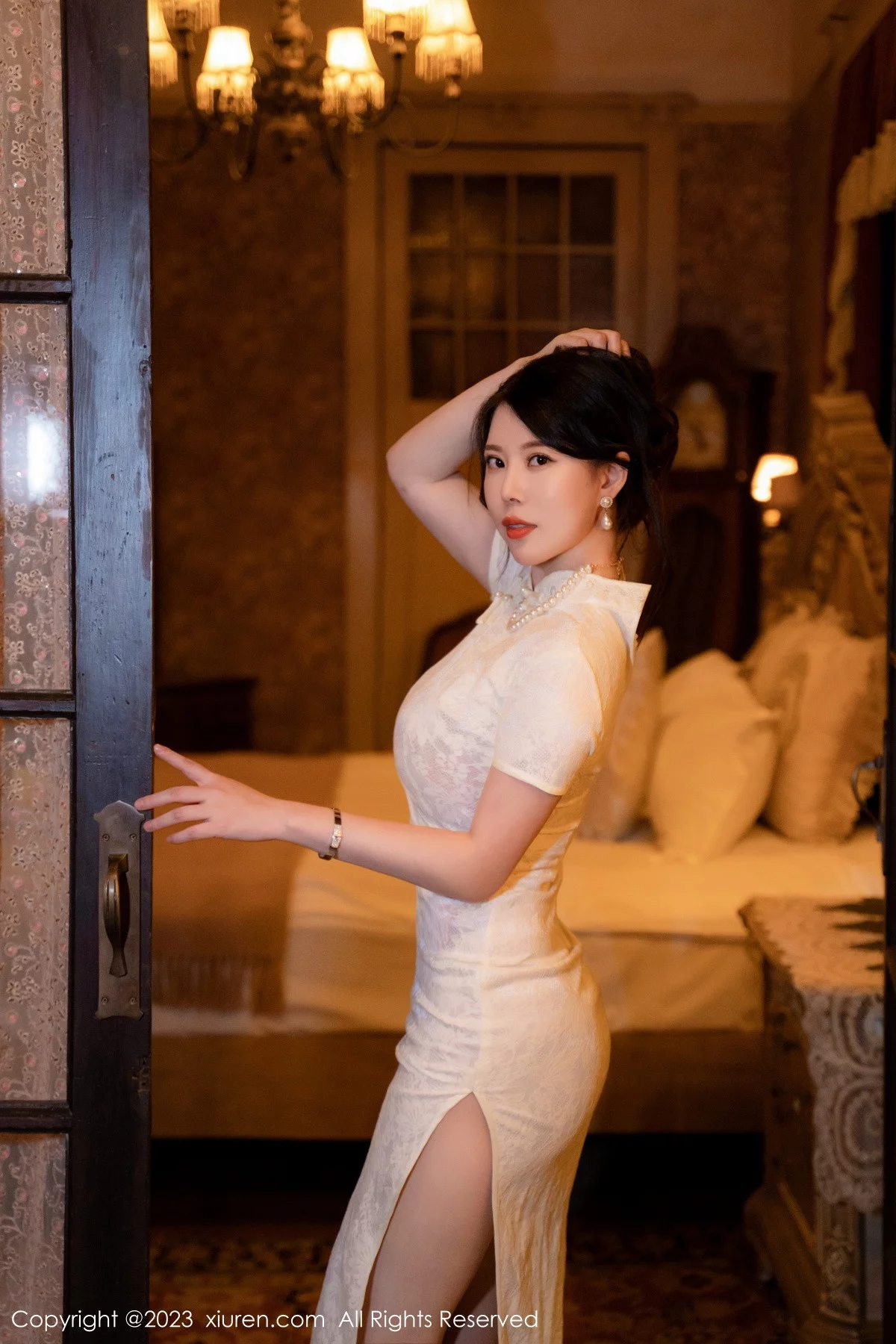 [[XiuRen秀人网]秀人网]No.6123_模特白茹雪脱性感白色旗袍露花色轻透内衣秀丰满身材诱惑写真60P