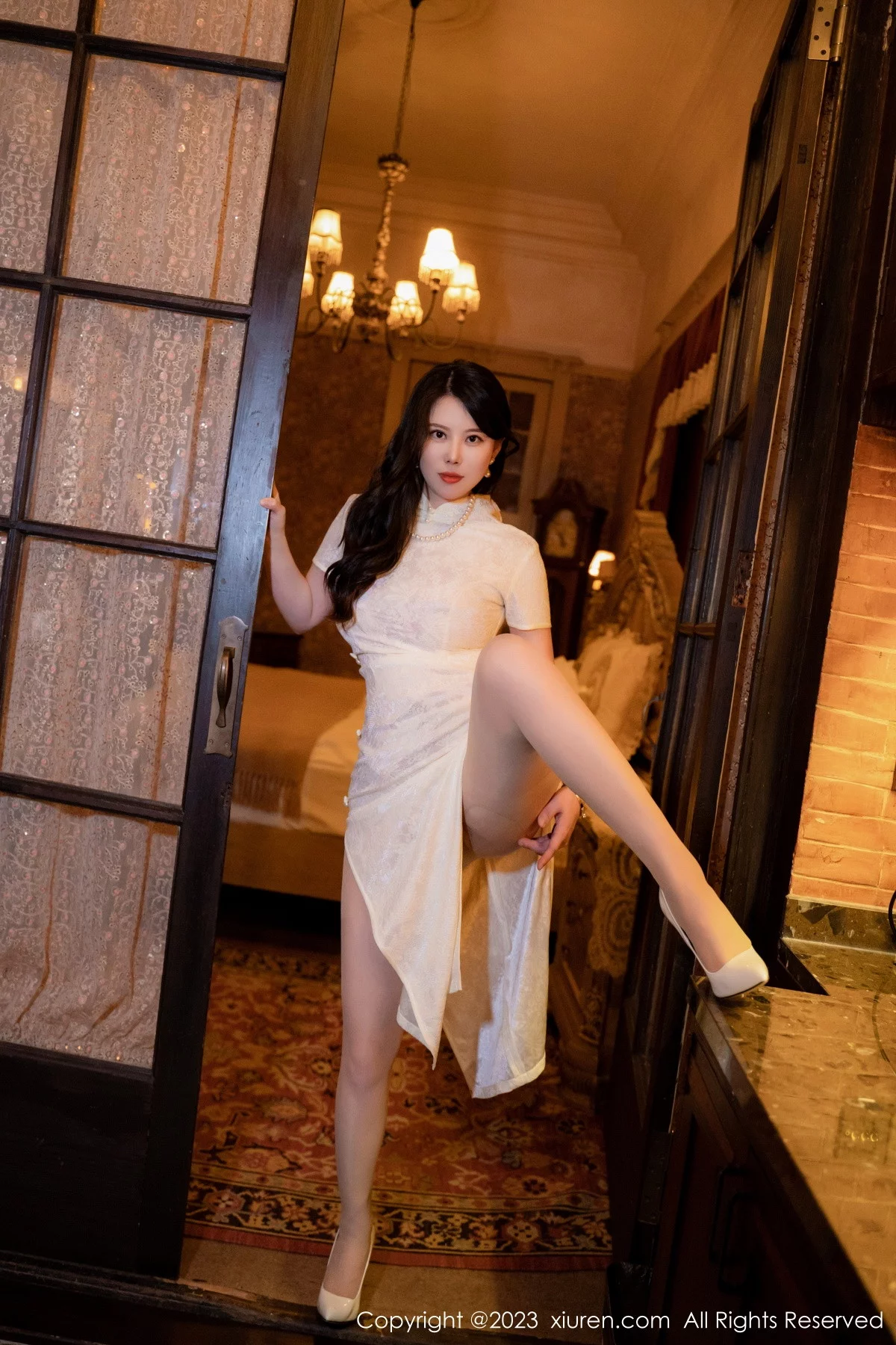 [[XiuRen秀人网]秀人网]No.6123_模特白茹雪脱性感白色旗袍露花色轻透内衣秀丰满身材诱惑写真60P