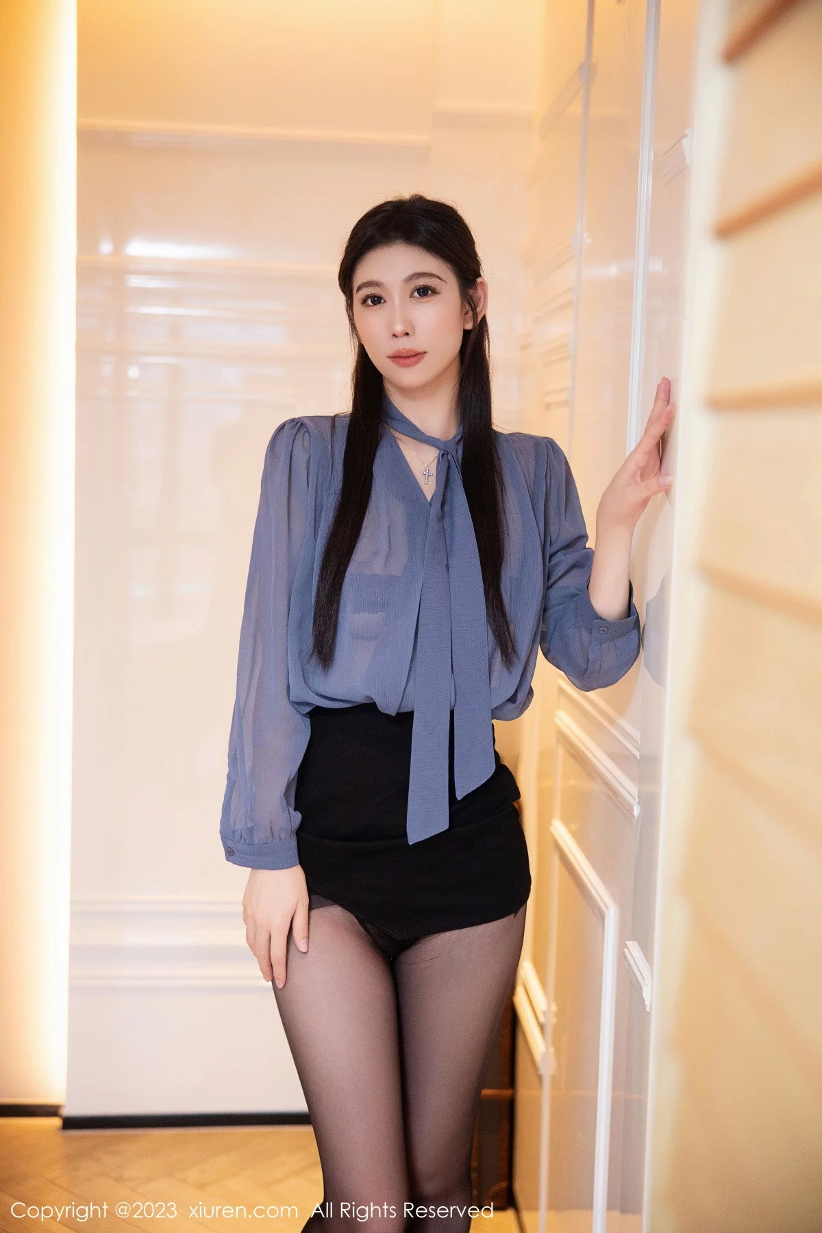 [[XiuRen秀人网]秀人网]No.6122_模特李雅柔蓝色薄纱上衣配黑短裙露黑色内衣超薄黑丝诱惑写真62P