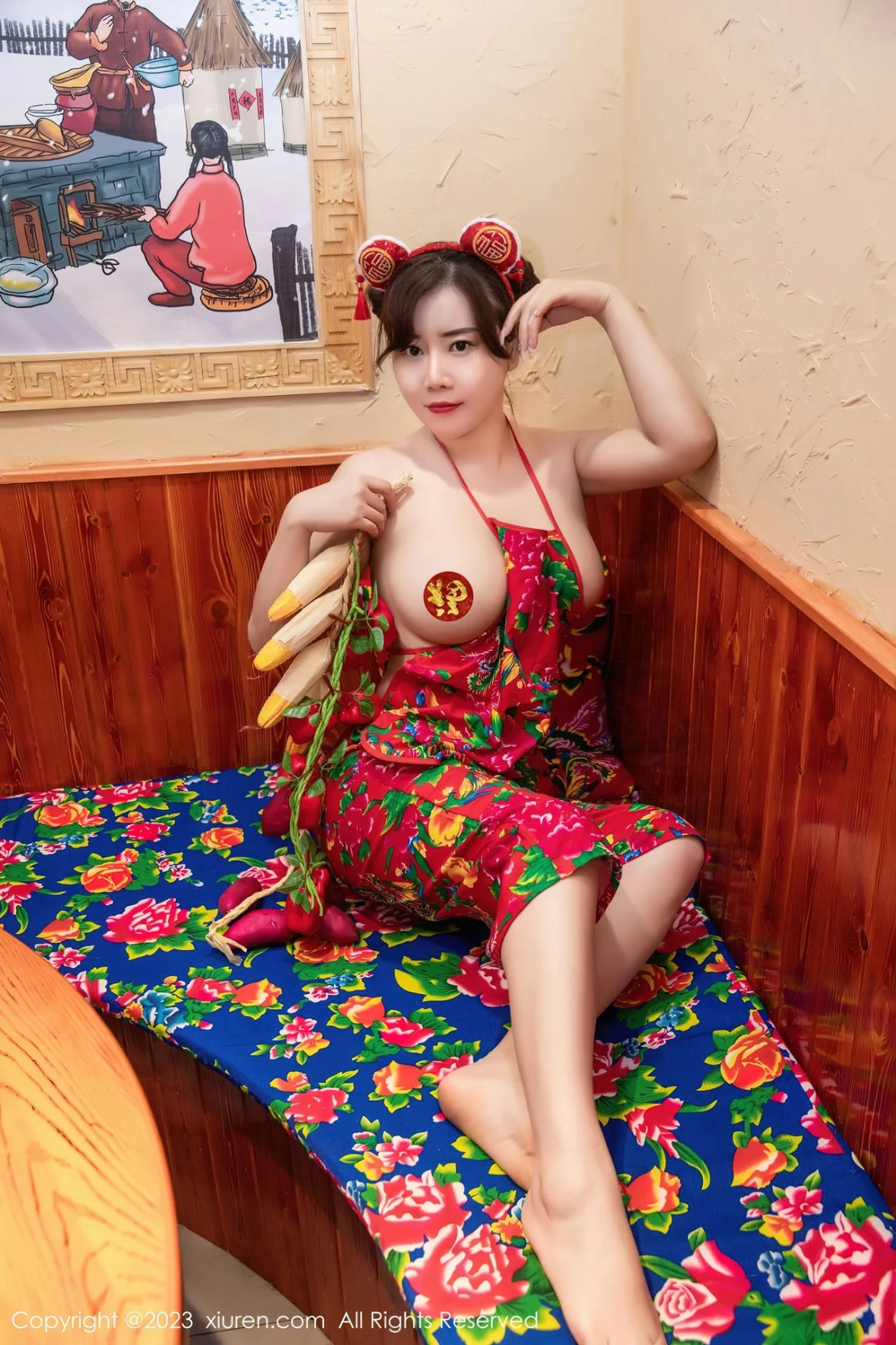 [[XiuRen秀人网]秀人网]No.6121_模特王婉悠Queen餐桌场景东北大花布布兜秀惹火身材诱惑写真51P