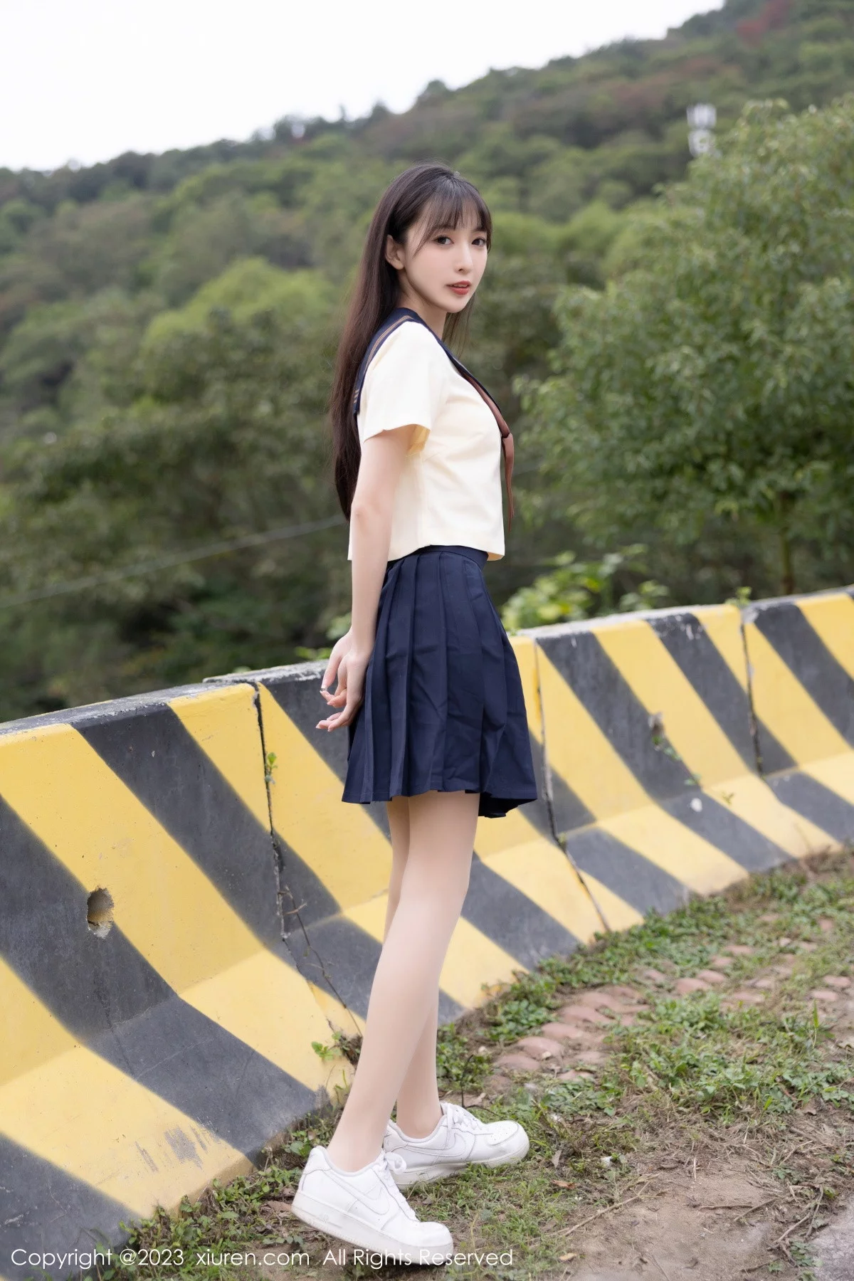 [[XiuRen秀人网]秀人网]No.6126_模特林星阑海南岛旅拍脱学妹制服露白色内衣原色丝袜诱惑写真81P