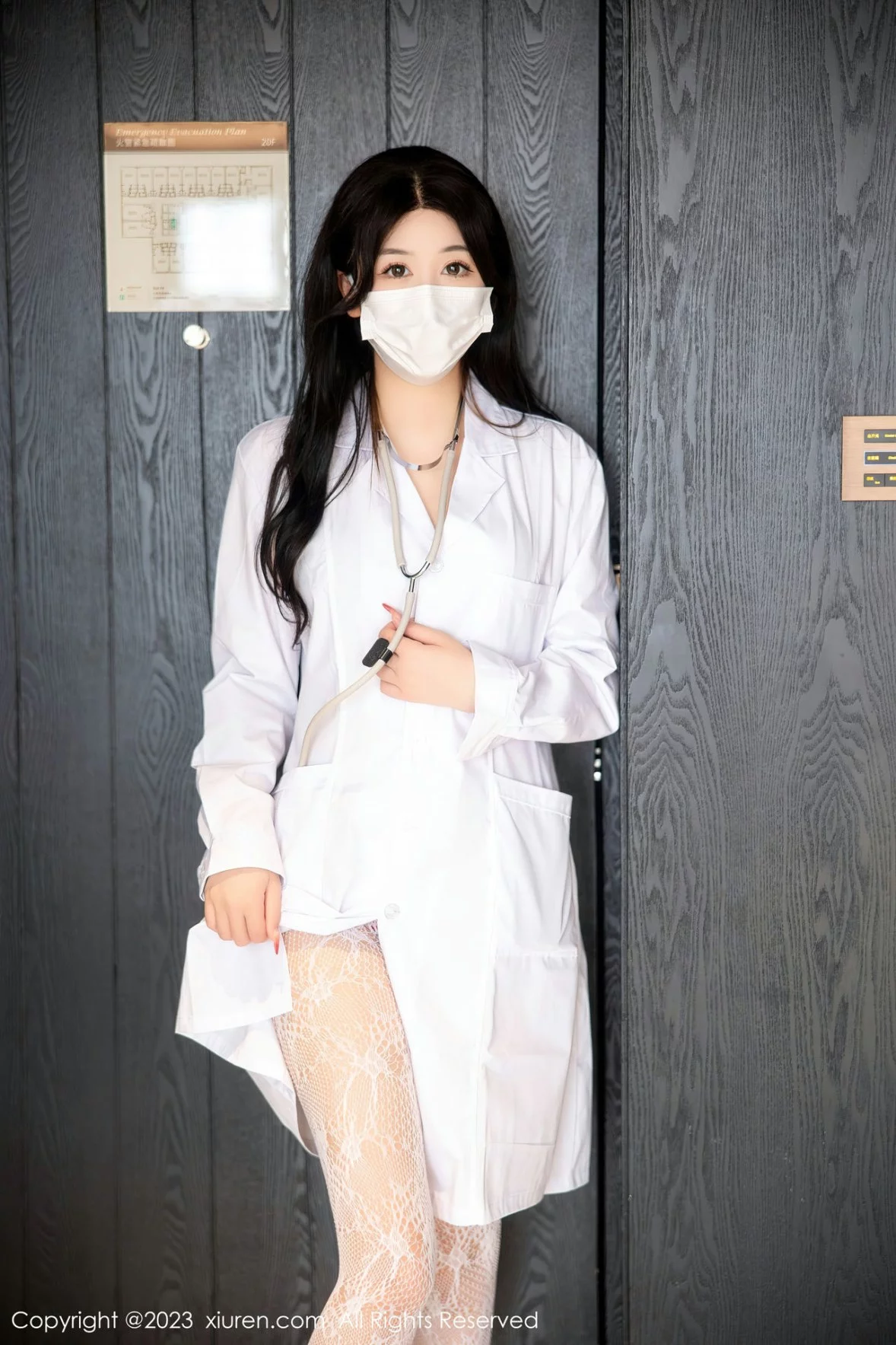 [[XiuRen秀人网]秀人网]No.6130_模特江真真护士服露红色蕾丝内衣配蕾丝袜秀曼妙身姿诱惑写真105P