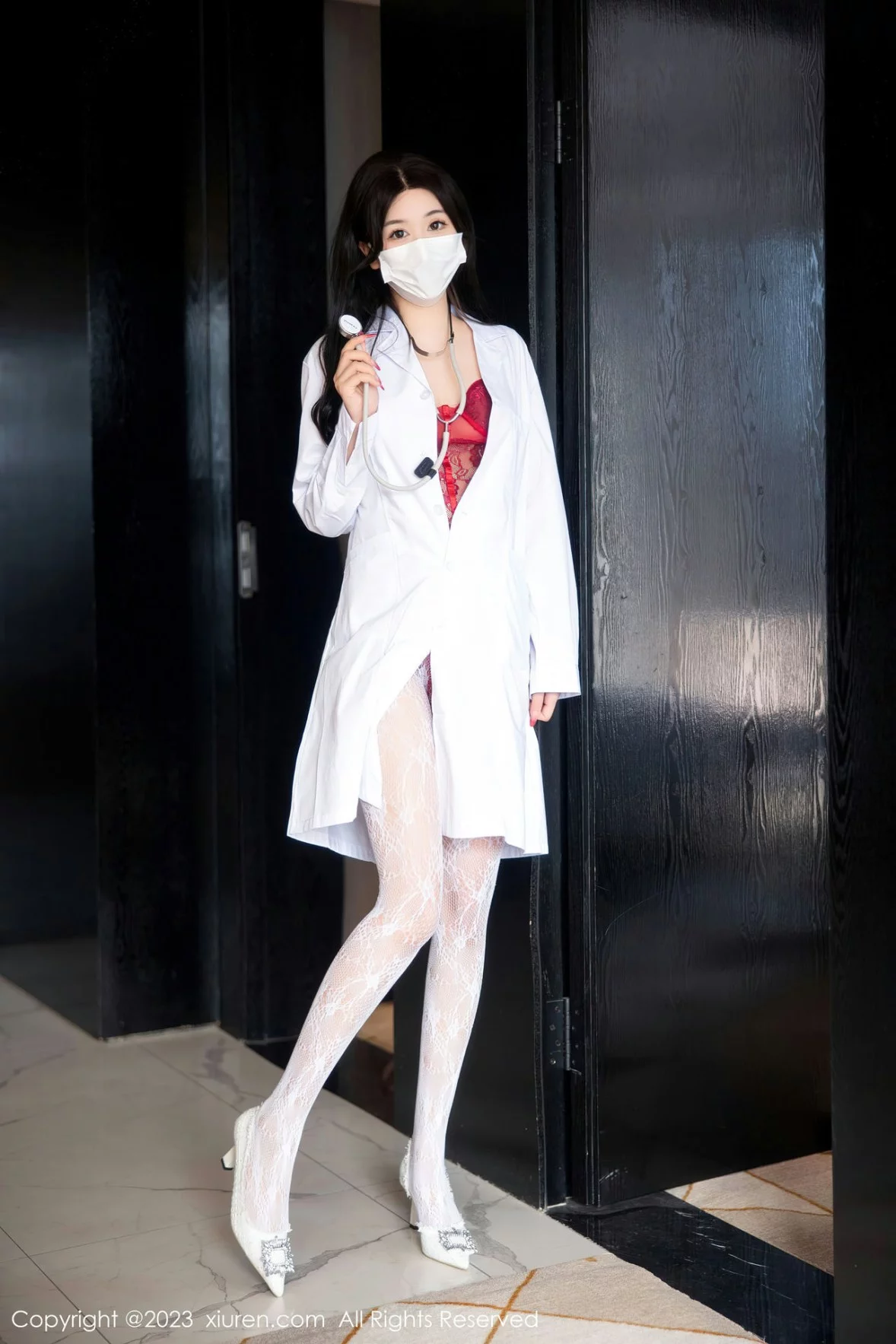 [[XiuRen秀人网]秀人网]No.6130_模特江真真护士服露红色蕾丝内衣配蕾丝袜秀曼妙身姿诱惑写真105P