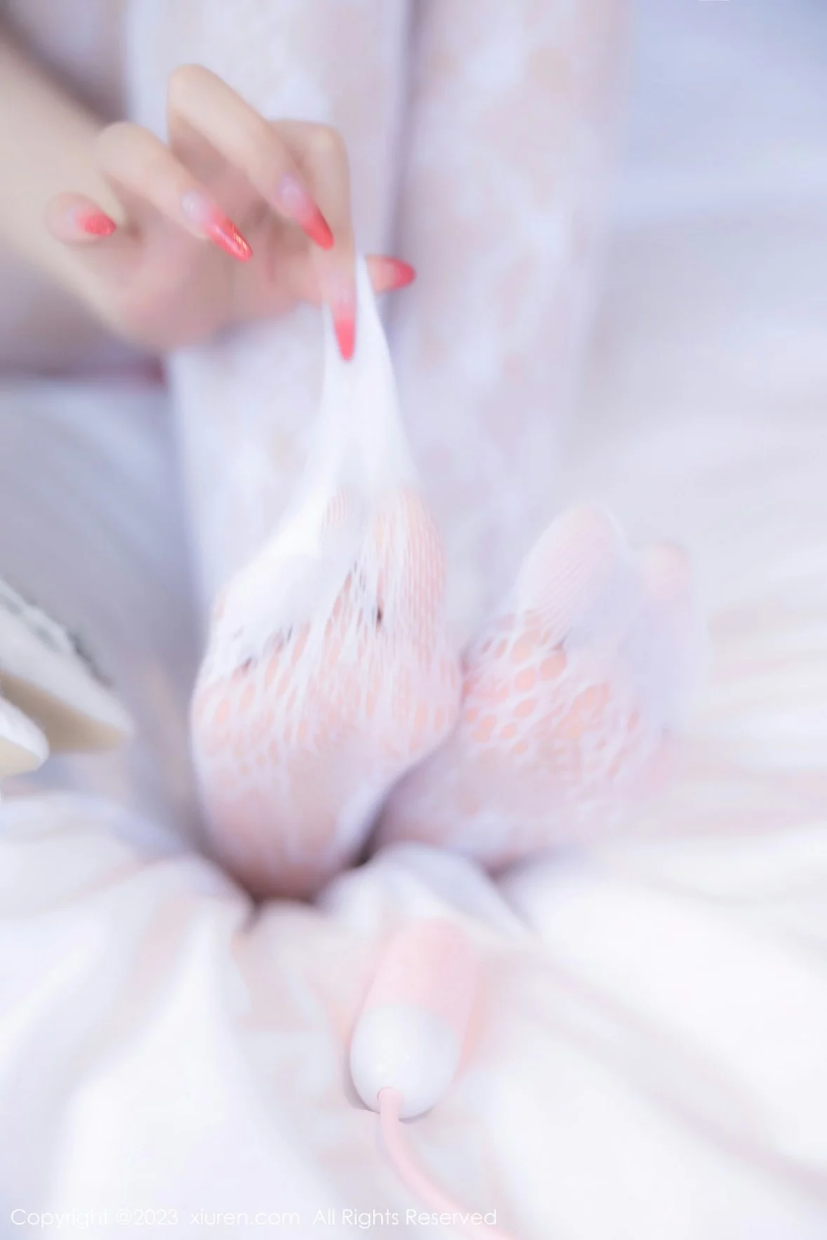 [[XiuRen秀人网]秀人网]No.6130_模特江真真护士服露红色蕾丝内衣配蕾丝袜秀曼妙身姿诱惑写真105P