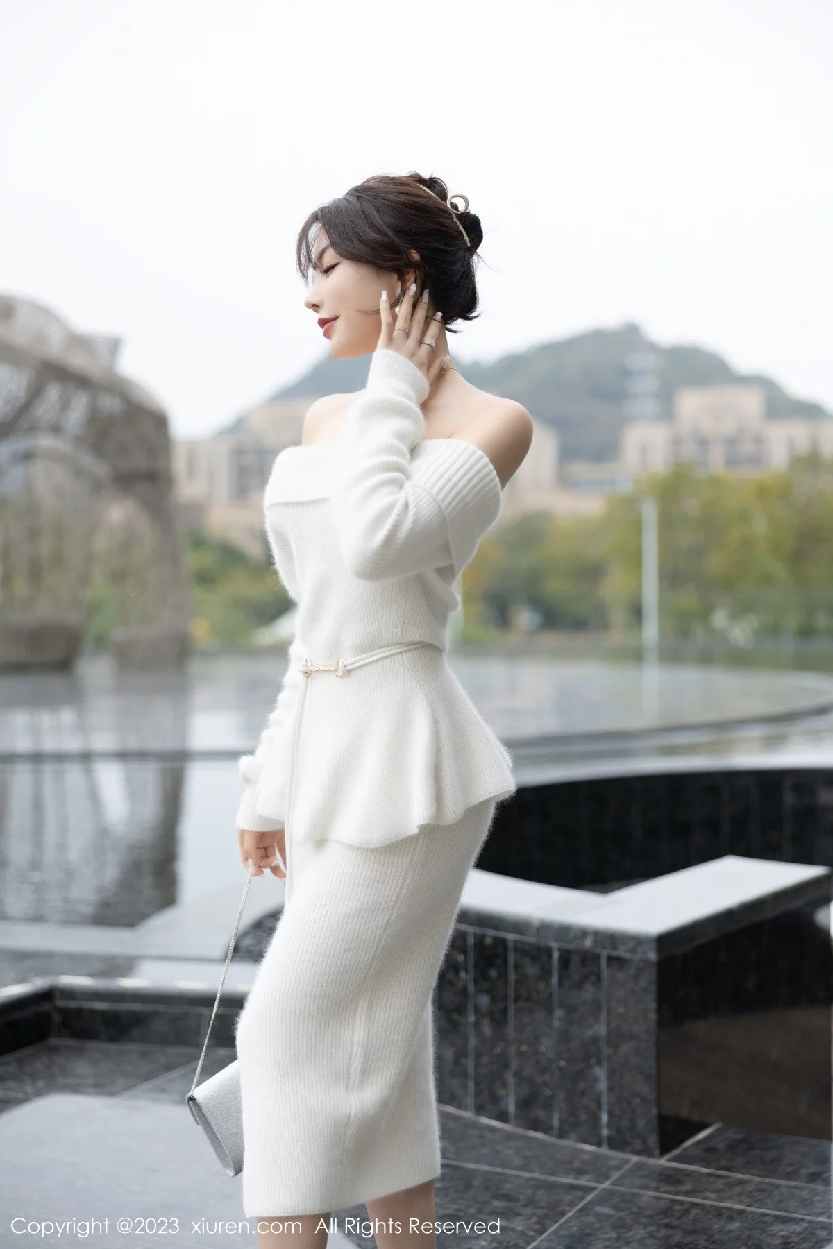 [[XiuRen秀人网]秀人网]No.6132_女神徐莉芝Booty脱露肩连衣长裙露性感白色蕾丝内衣诱惑写真83P