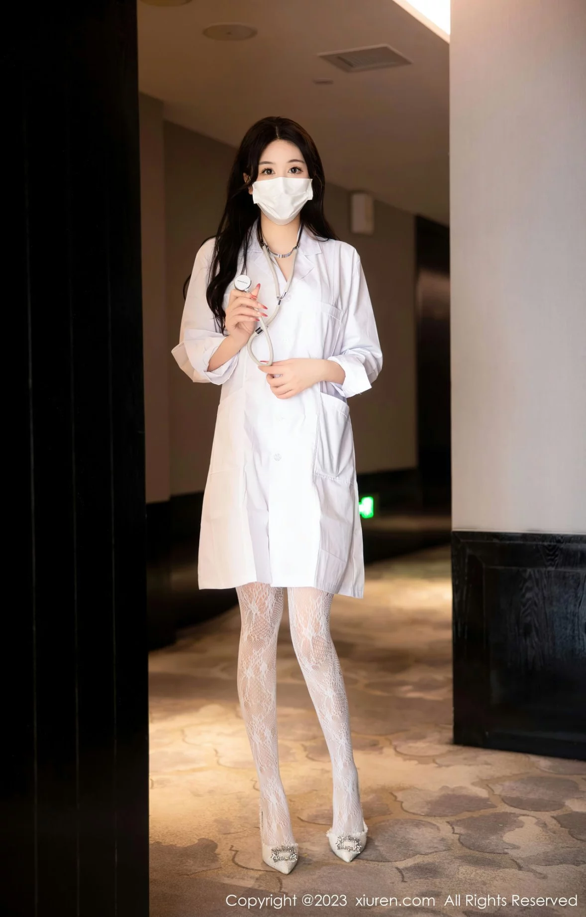 [[XiuRen秀人网]秀人网]No.6130_模特江真真护士服露红色蕾丝内衣配蕾丝袜秀曼妙身姿诱惑写真105P