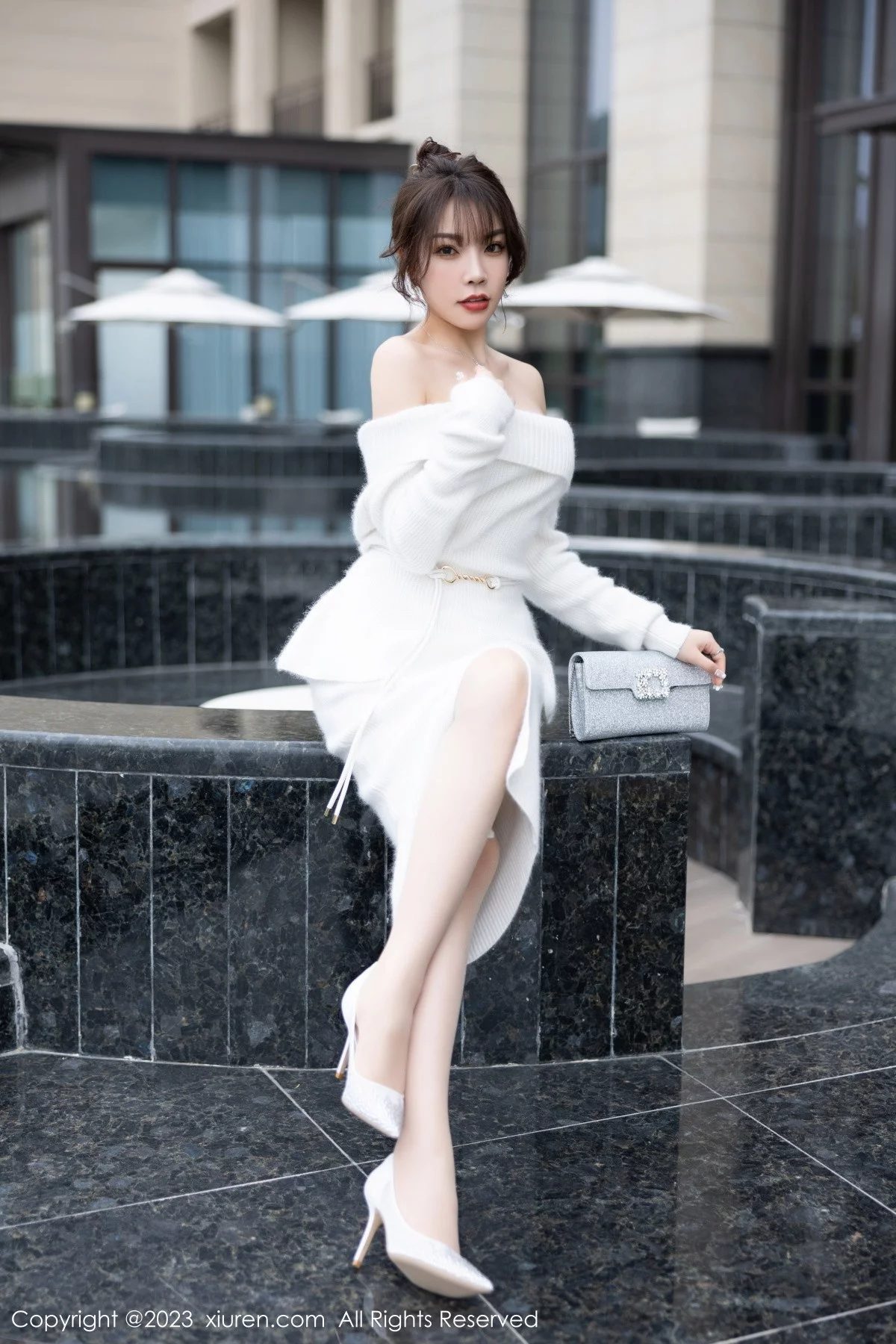 [[XiuRen秀人网]秀人网]No.6132_女神徐莉芝Booty脱露肩连衣长裙露性感白色蕾丝内衣诱惑写真83P