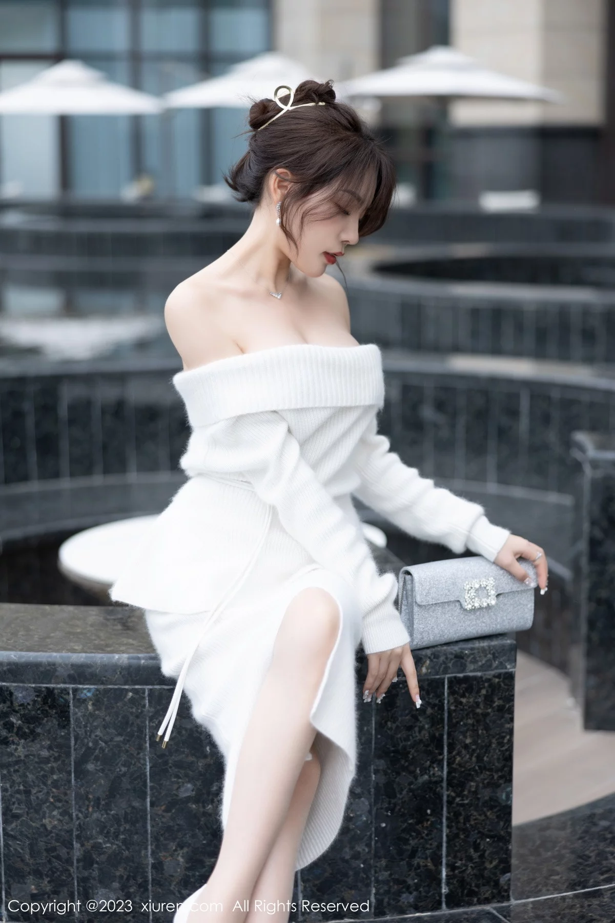 [[XiuRen秀人网]秀人网]No.6132_女神徐莉芝Booty脱露肩连衣长裙露性感白色蕾丝内衣诱惑写真83P