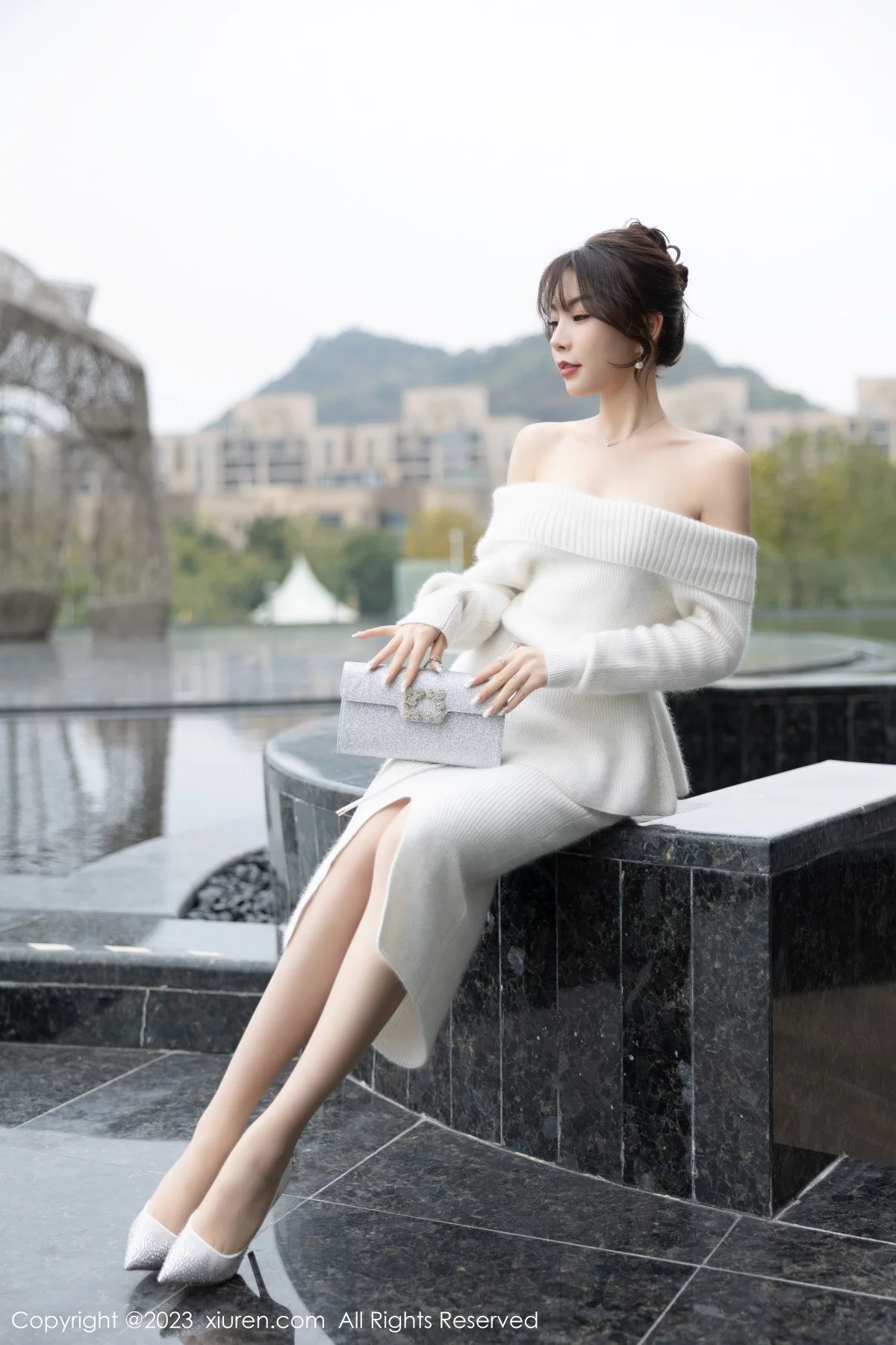 [[XiuRen秀人网]秀人网]No.6132_女神徐莉芝Booty脱露肩连衣长裙露性感白色蕾丝内衣诱惑写真83P