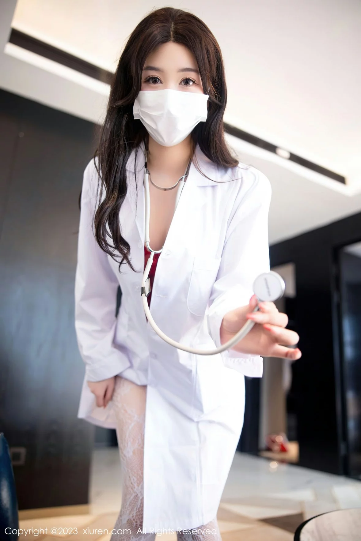 [[XiuRen秀人网]秀人网]No.6130_模特江真真护士服露红色蕾丝内衣配蕾丝袜秀曼妙身姿诱惑写真105P