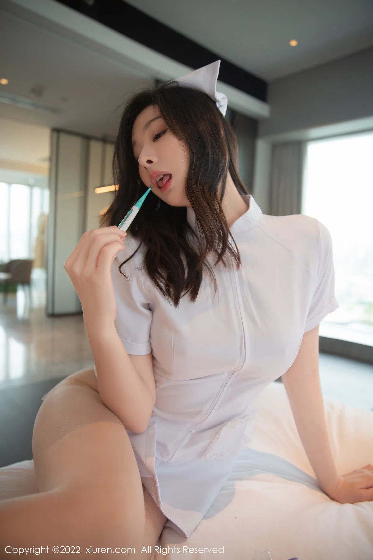 [[XiuRen秀人网]秀人网]No.6020_模特是小逗逗性感白色护士服饰配原色丝袜秀曼妙身姿迷人写真82P