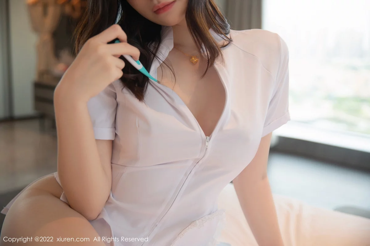 [[XiuRen秀人网]秀人网]No.6020_模特是小逗逗性感白色护士服饰配原色丝袜秀曼妙身姿迷人写真82P