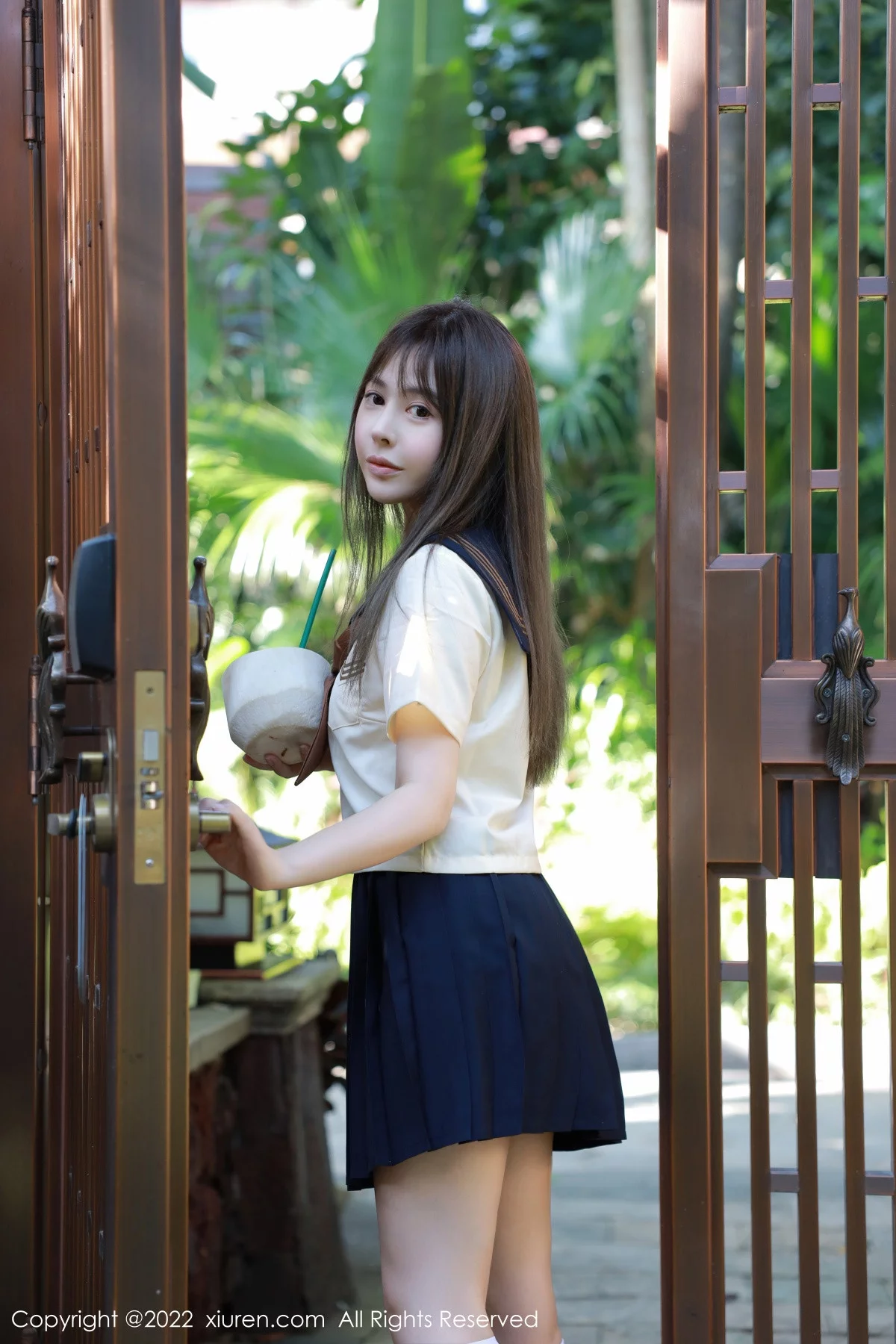 [[XiuRen秀人网]秀人网]No.6021_女神Evelyn艾莉南京旅拍户外性感白色水手服秀完美身材诱惑写真66P