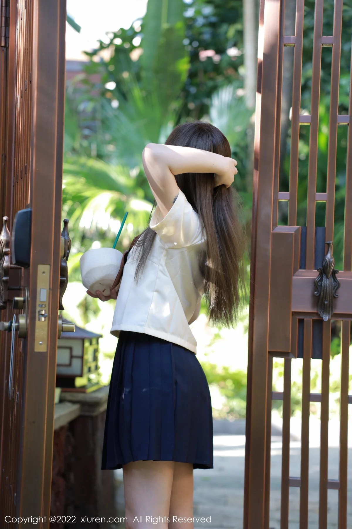 [[XiuRen秀人网]秀人网]No.6021_女神Evelyn艾莉南京旅拍户外性感白色水手服秀完美身材诱惑写真66P