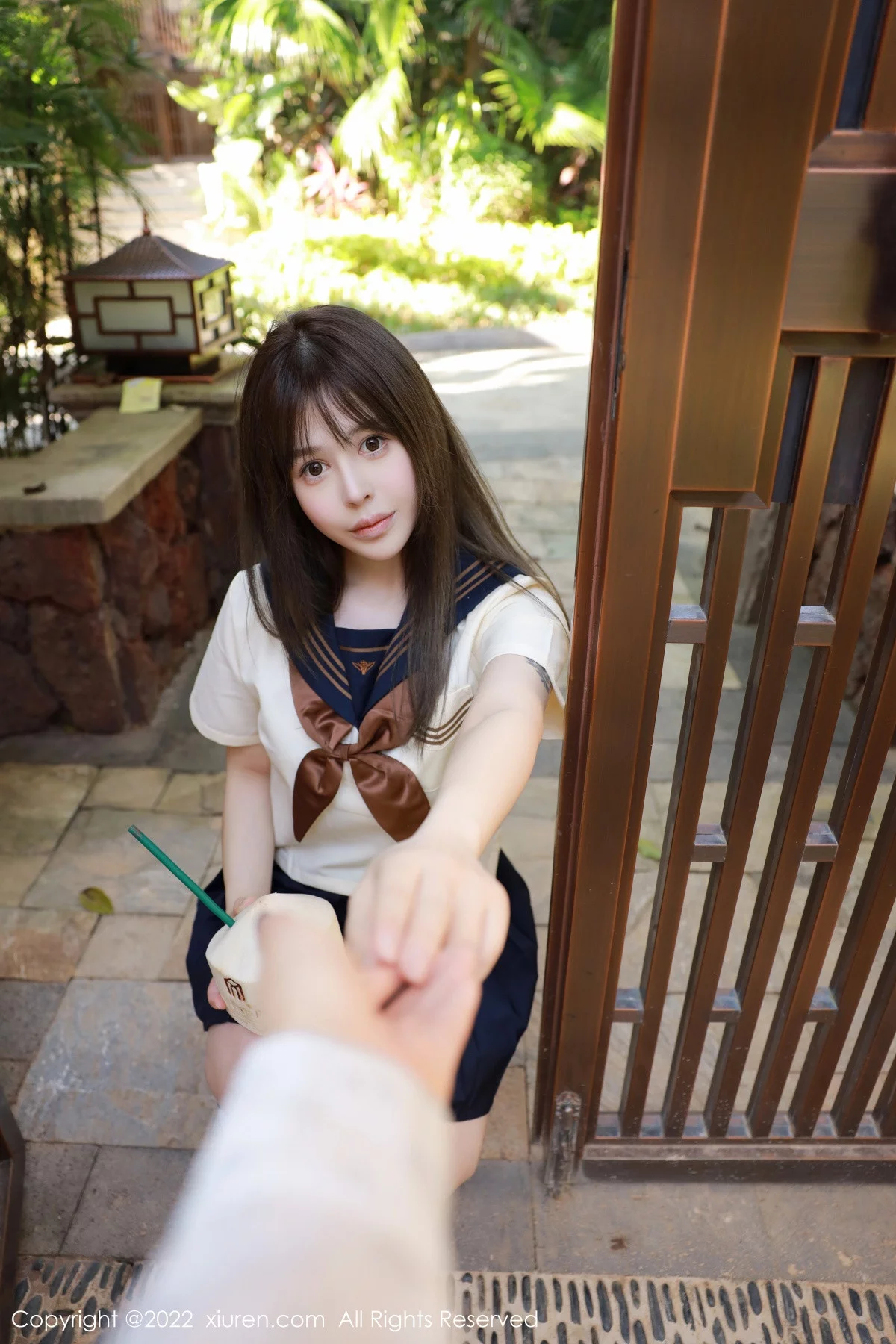 [[XiuRen秀人网]秀人网]No.6021_女神Evelyn艾莉南京旅拍户外性感白色水手服秀完美身材诱惑写真66P