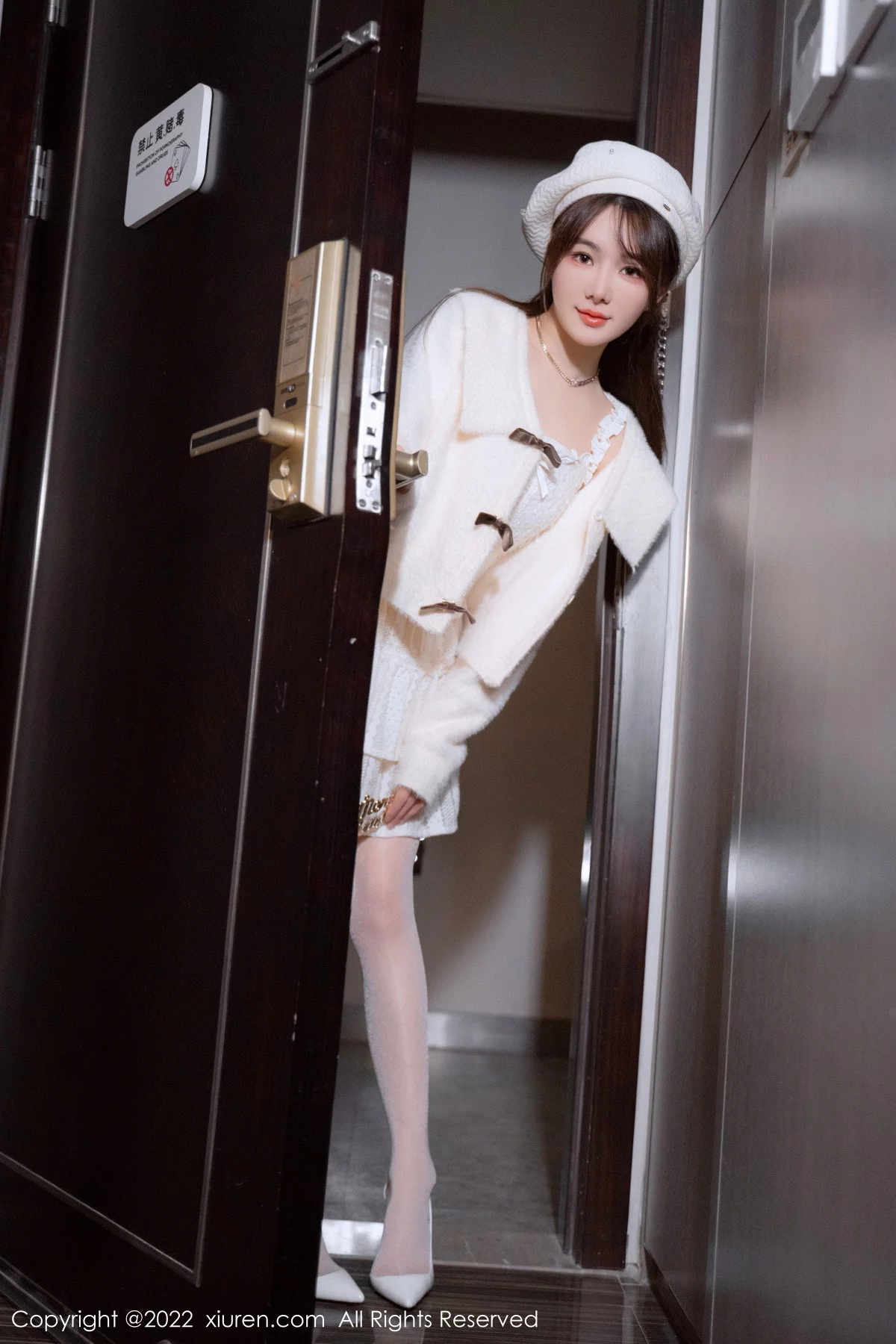 [[XiuRen秀人网]秀人网]No.6025_模特婠婠么性感白色毛线上衣配白短裙秀曼妙身姿完美诱惑写真68P