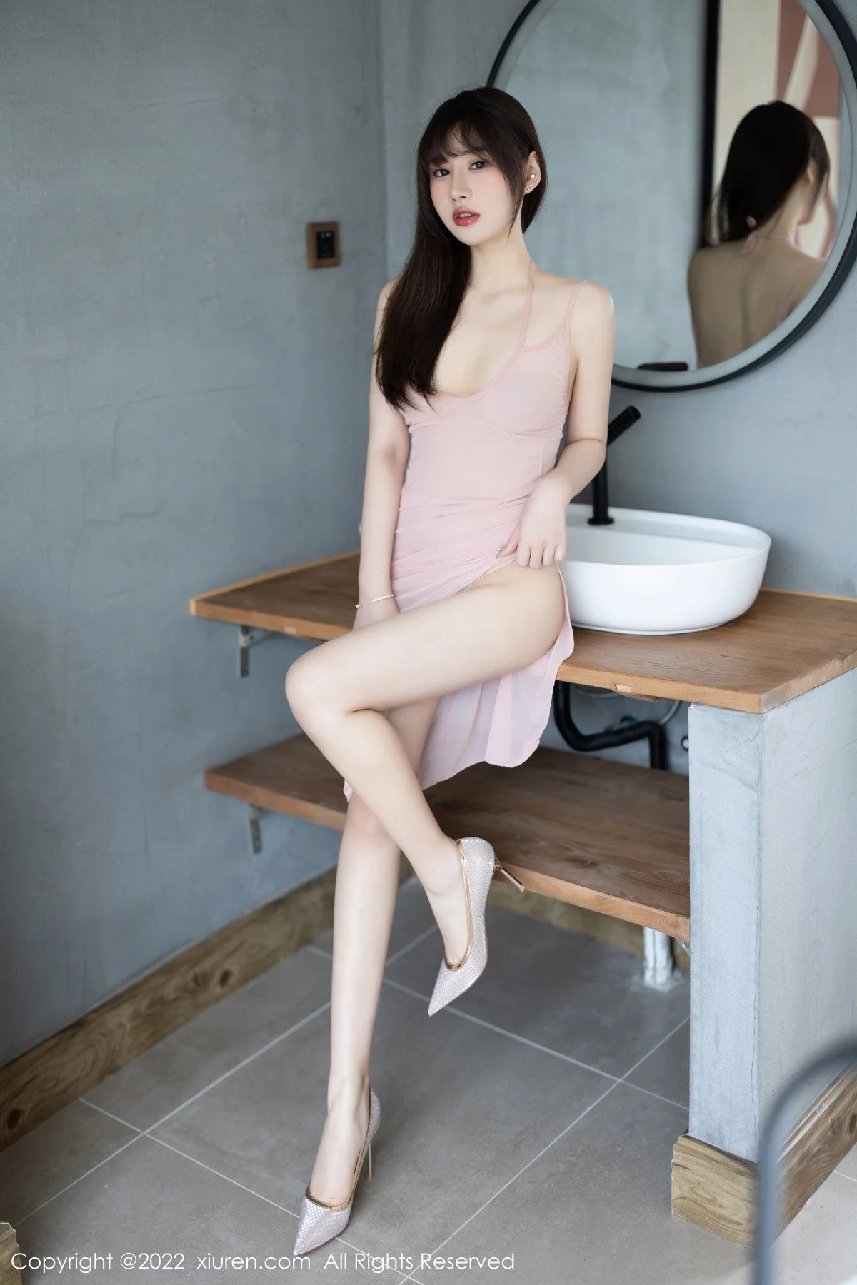 [[XiuRen秀人网]秀人网]No.6027_模特张欣欣私房性感红色露肩长裙+淡粉色吊带睡裙撩人诱惑写真82P