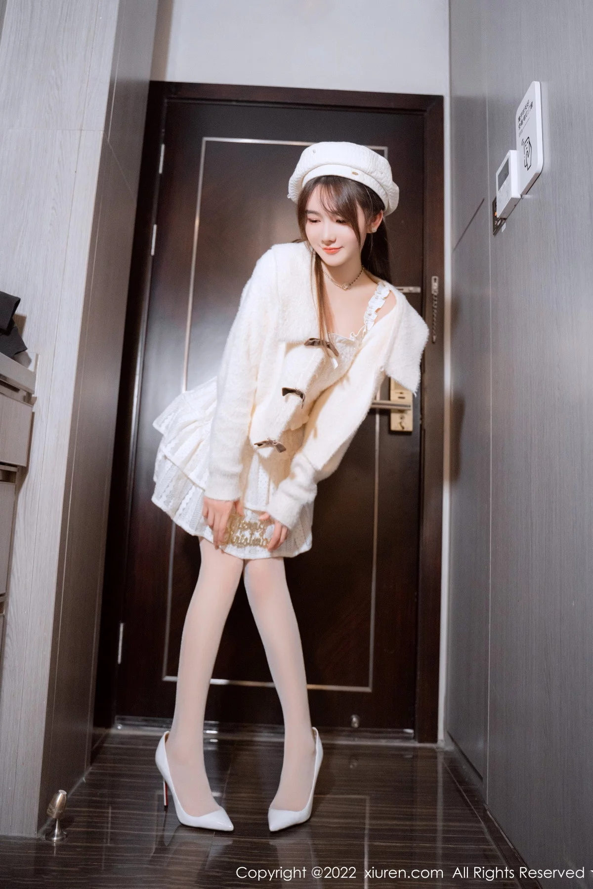 [[XiuRen秀人网]秀人网]No.6025_模特婠婠么性感白色毛线上衣配白短裙秀曼妙身姿完美诱惑写真68P