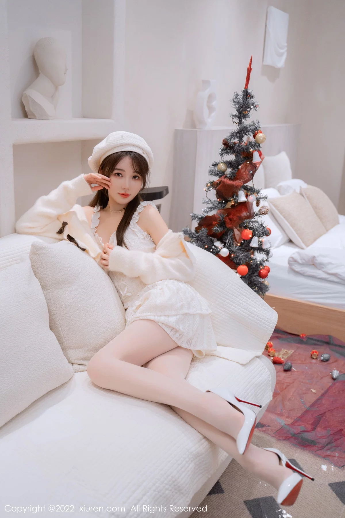 [[XiuRen秀人网]秀人网]No.6025_模特婠婠么性感白色毛线上衣配白短裙秀曼妙身姿完美诱惑写真68P